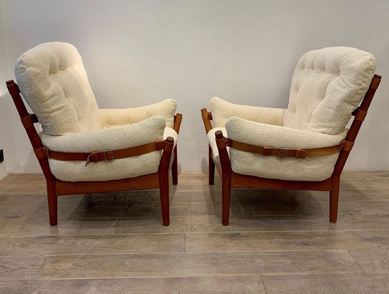 This model was created in 1968 by the Danish Designer John Mortensen. The chair is very relaxing so as to enjoy comfortable seating. Leather belts are holding the cushions of the seats. The upholstery is new. The fabric is French Bouclette by Bisson
