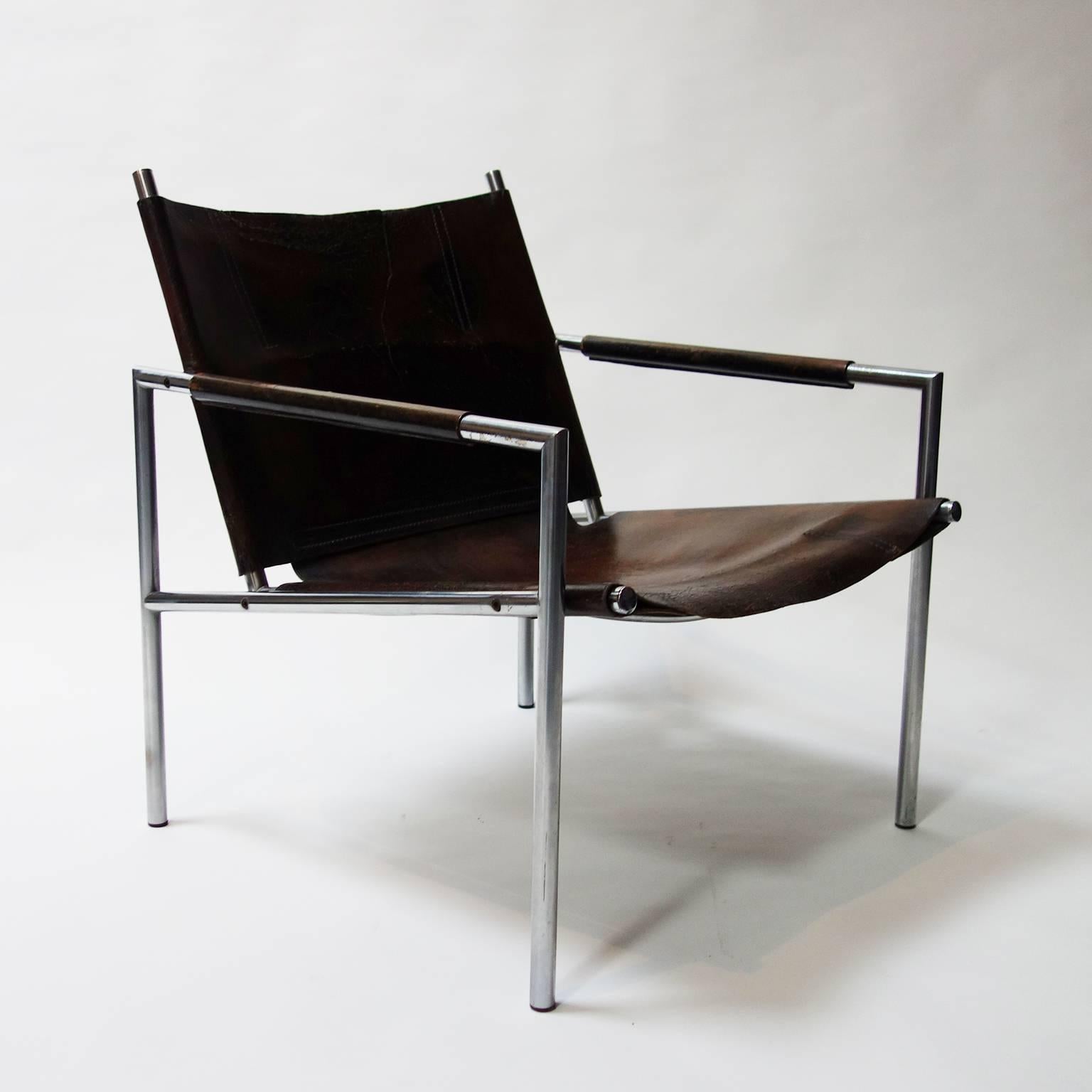 Pair of lounge chairs, model 'SZ02' structure in brushed steel, seat and backrest in patinated leather.
Edited 't Spectrum Bergeijk.
Netherlands, circa 1965.