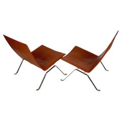 Pair of lounge chair PK 22 by Poul Kjaerholm in cognac-red leather Denmark