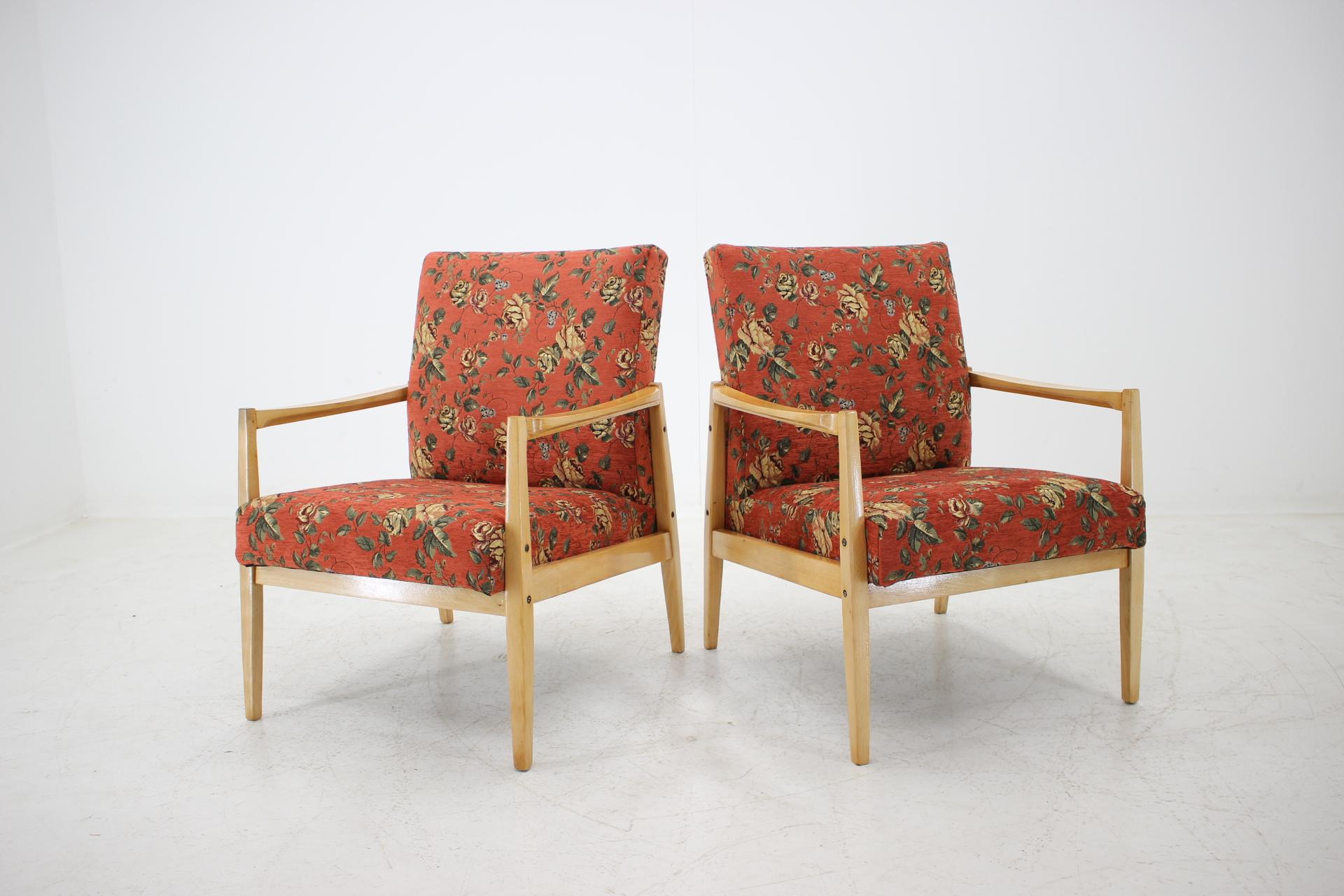 Mid-Century Modern Pair of Lounge Chairs, 1970s For Sale
