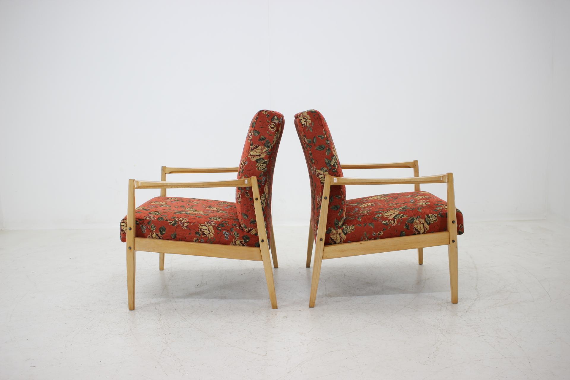 Late 20th Century Pair of Lounge Chairs, 1970s For Sale