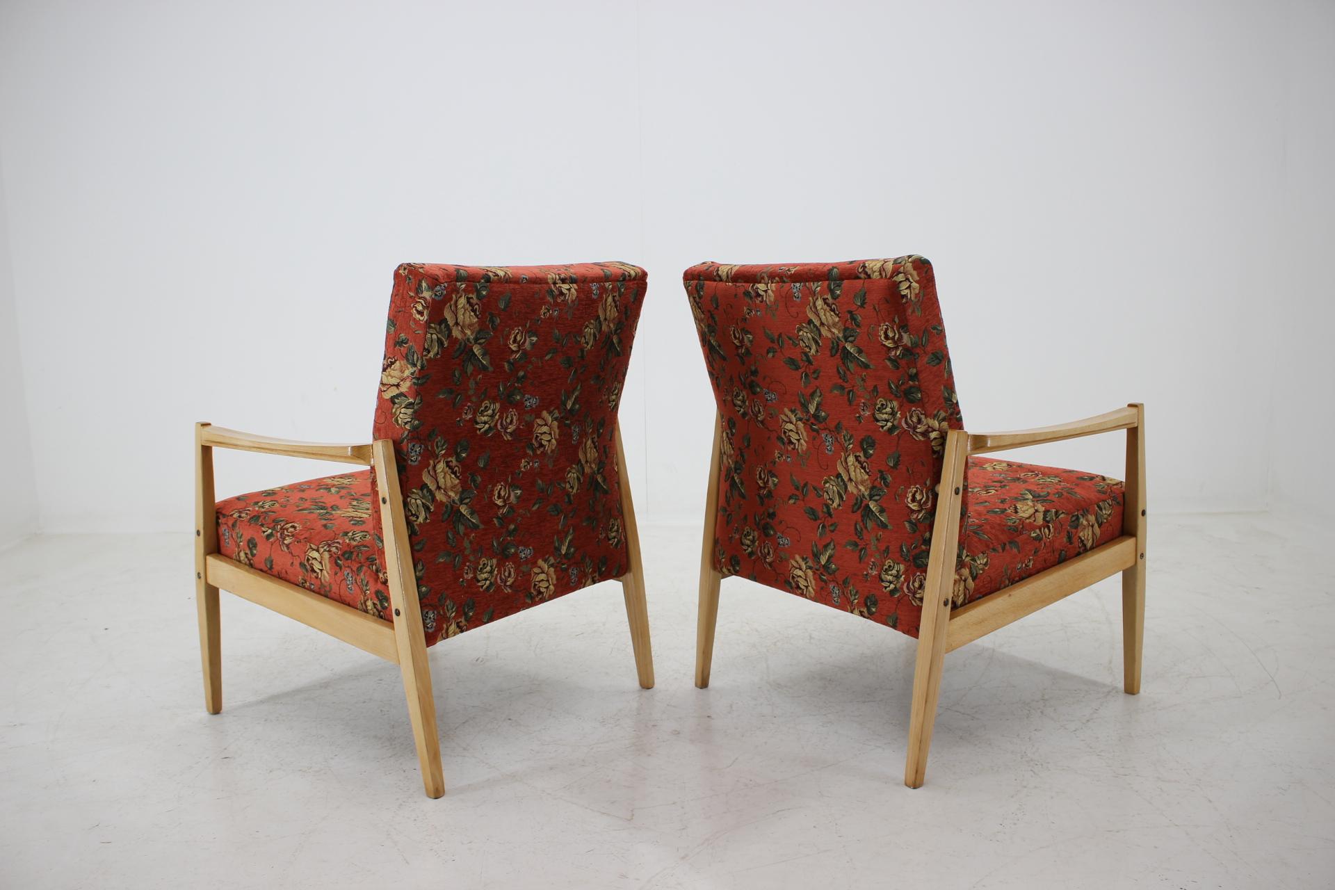 Fabric Pair of Lounge Chairs, 1970s For Sale