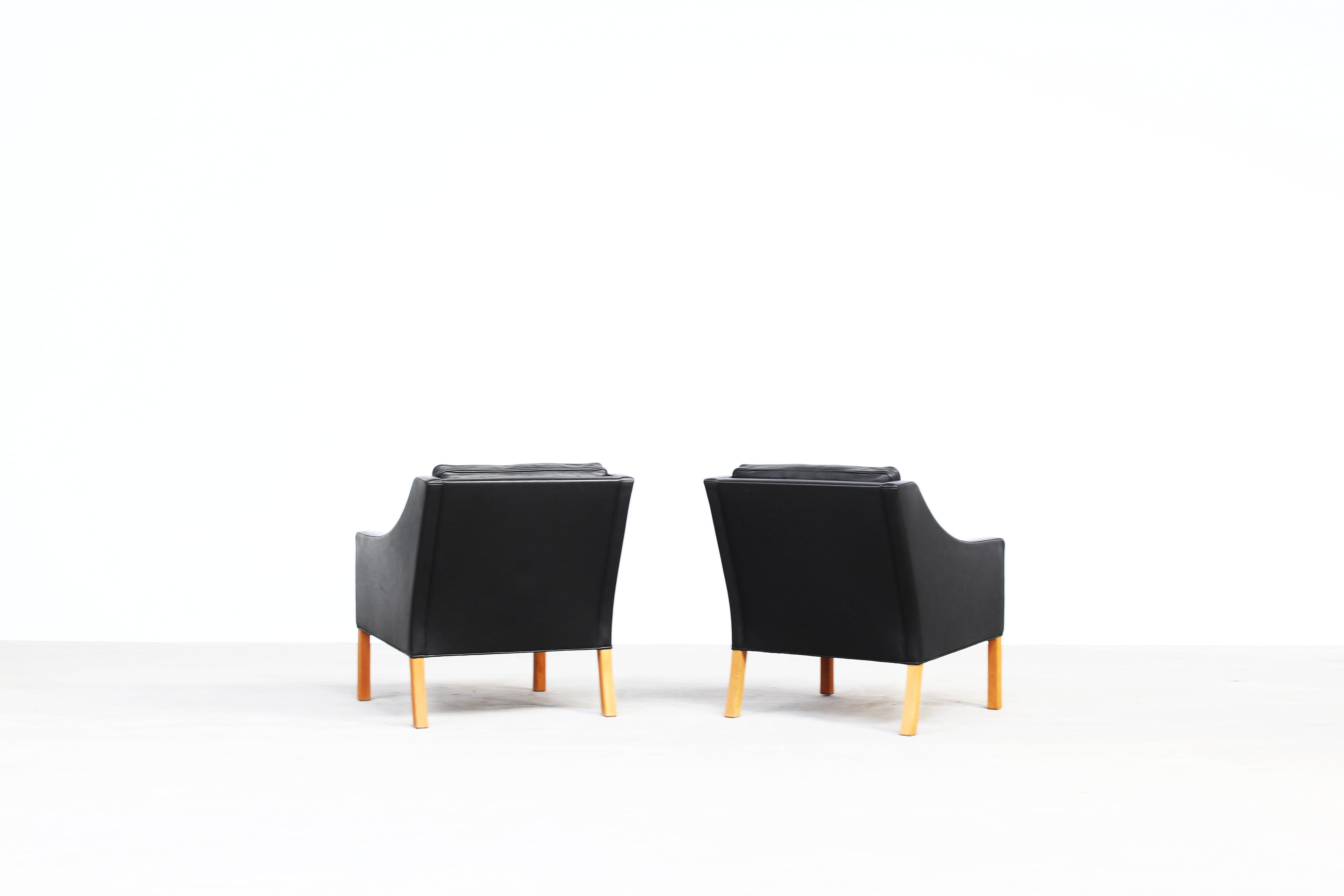 Danish Pair of Lounge Chairs 2207 by Børge Mogensen for Fredericia Stolefabrik