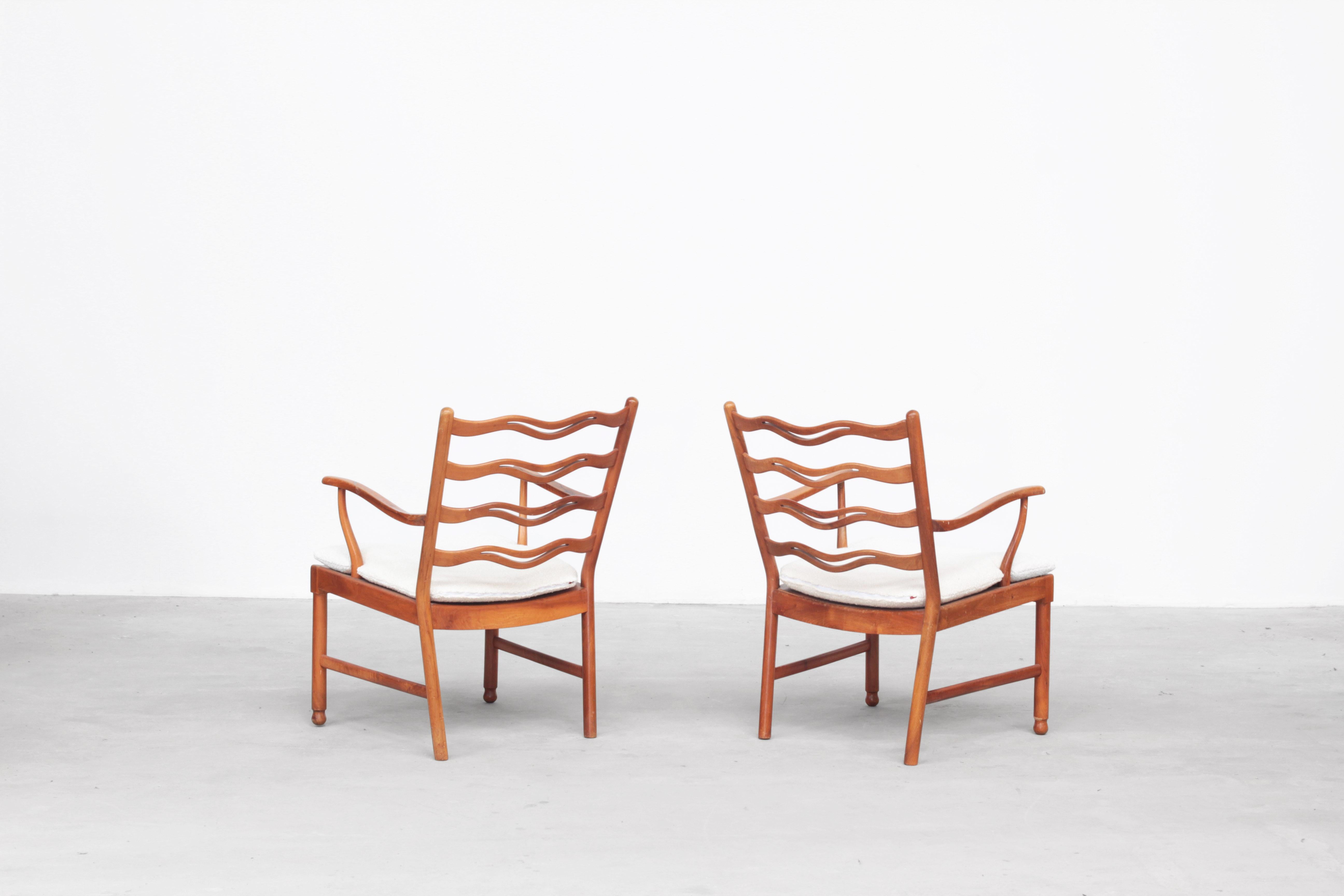 Pair of Lounge Chairs Armchair by Ole Wanscher for Fritz Hansen, Denmark, 1940s In Excellent Condition In Berlin, DE