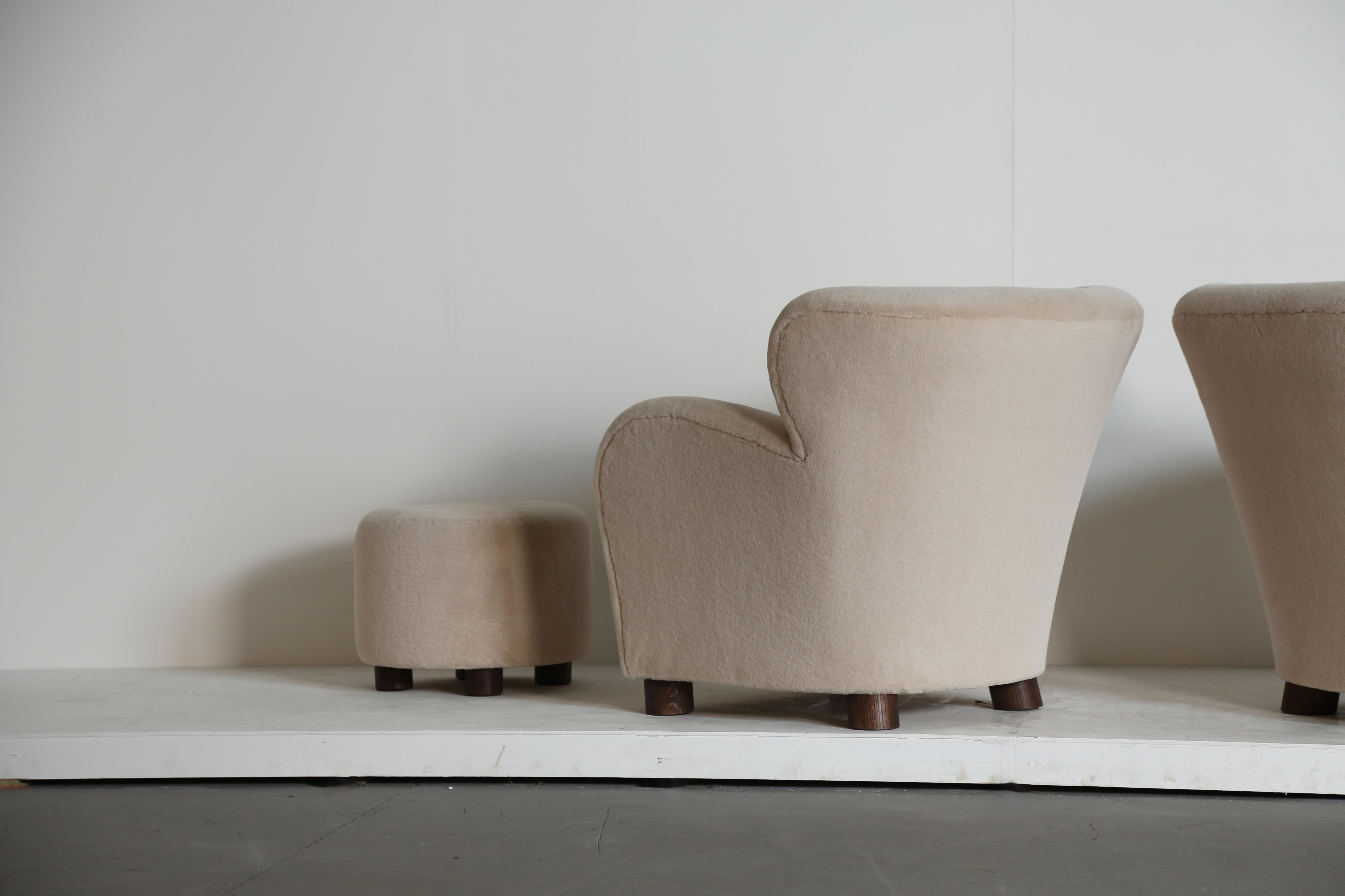 Coppia di sedie / poltrone e pouf imbottiti in pura alpaca color avorio In condizioni buone in vendita a LEWES, GB