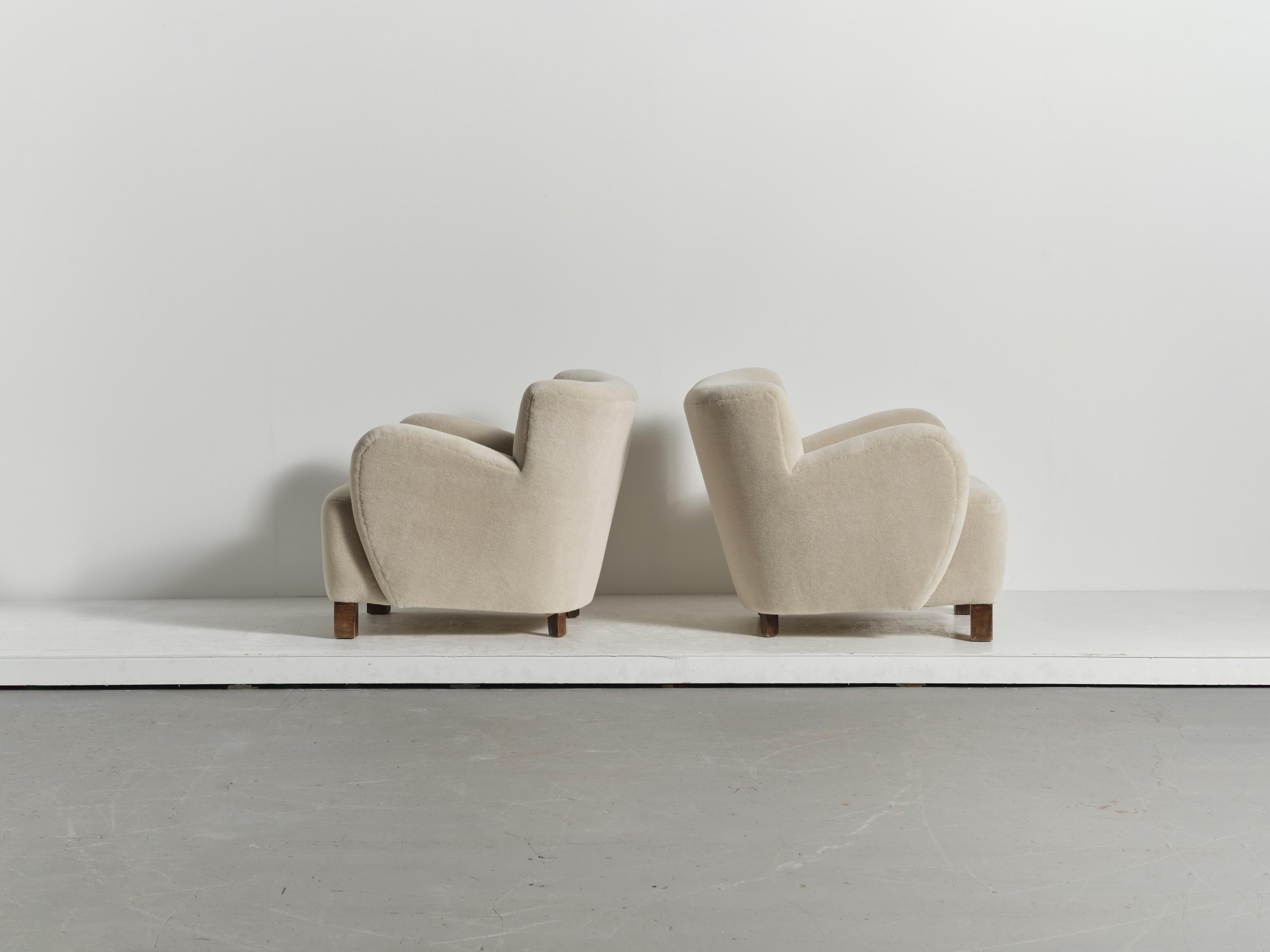 Paar Loungesessel / Sessel, Dänemark, 1940er Jahre, gepolstert mit reinem Alpaka (Dänisch) im Angebot