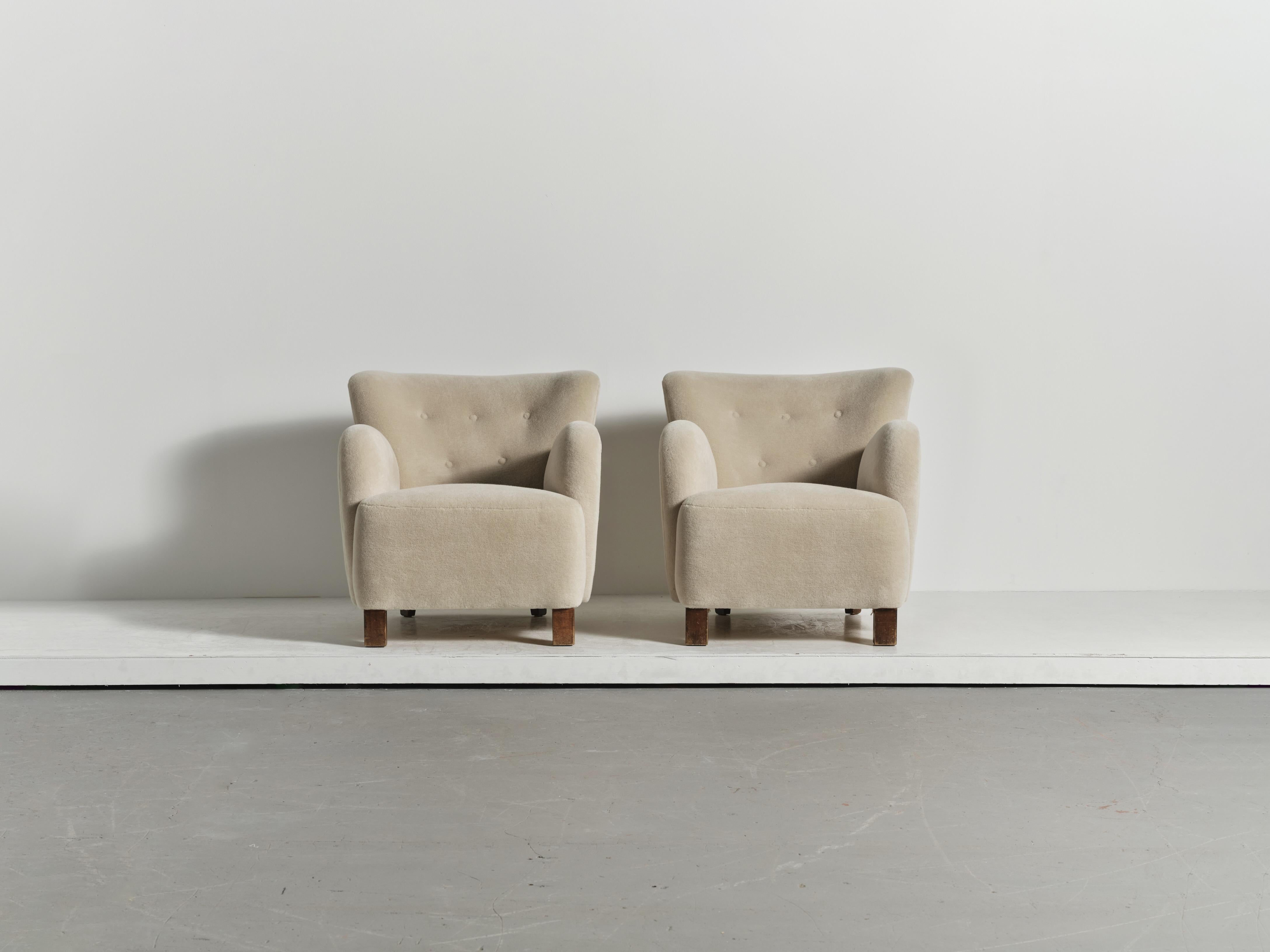 Paar Loungesessel / Sessel, Dänemark, 1940er Jahre, gepolstert mit reinem Alpaka im Zustand „Gut“ im Angebot in Lewes, East Sussex