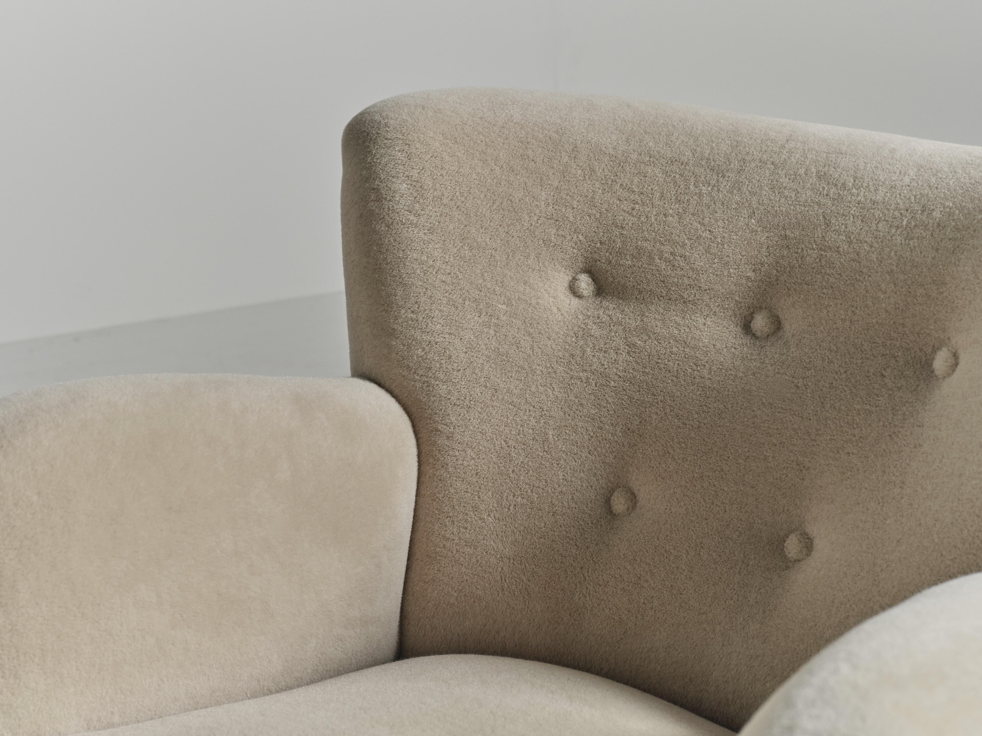 Paar Loungesessel / Sessel, Dänemark, 1940er Jahre, gepolstert mit reinem Alpaka im Angebot 1