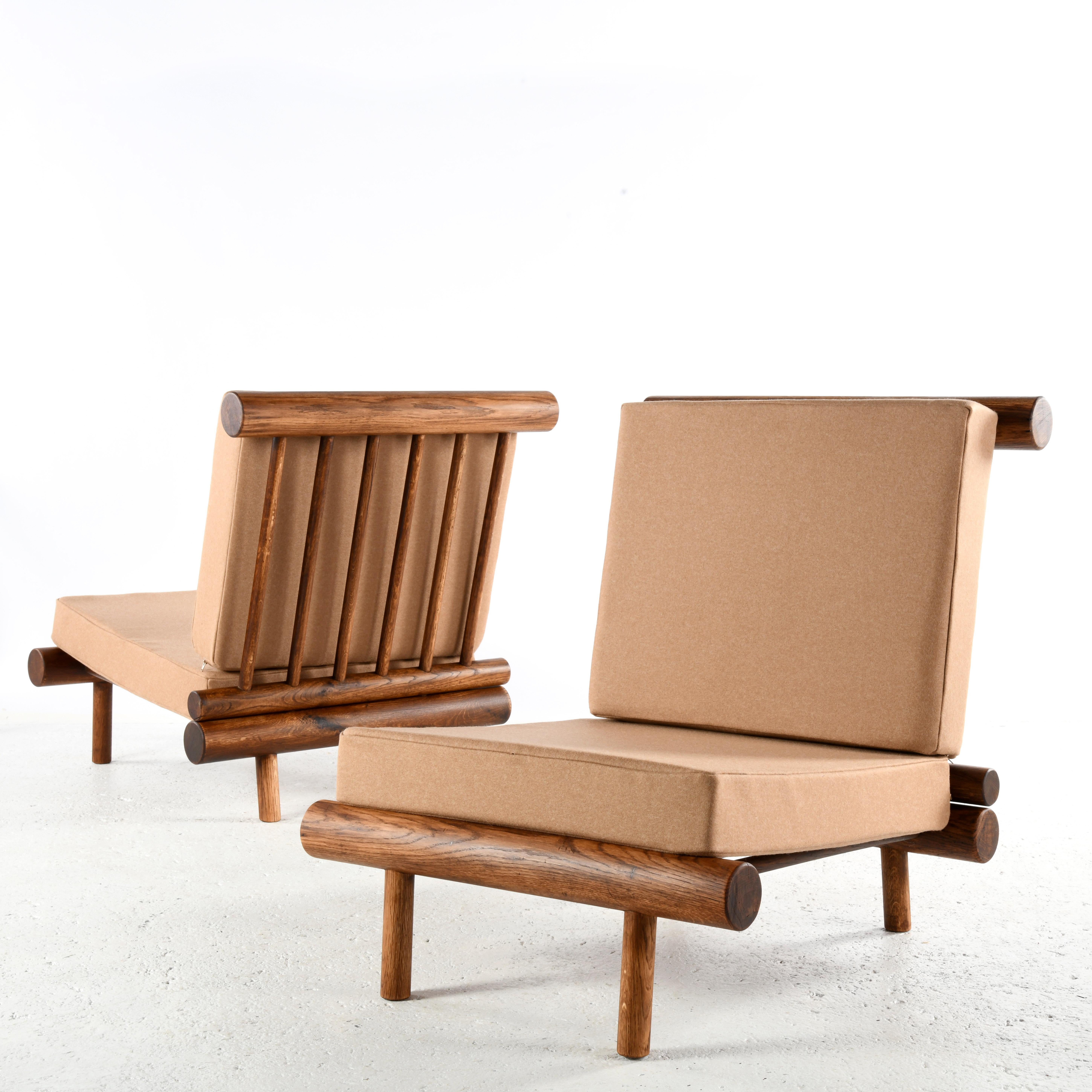 Milieu du XXe siècle Paire de chaises longues attribuée à Charlotte Perriand, France, dans les années 60 en vente