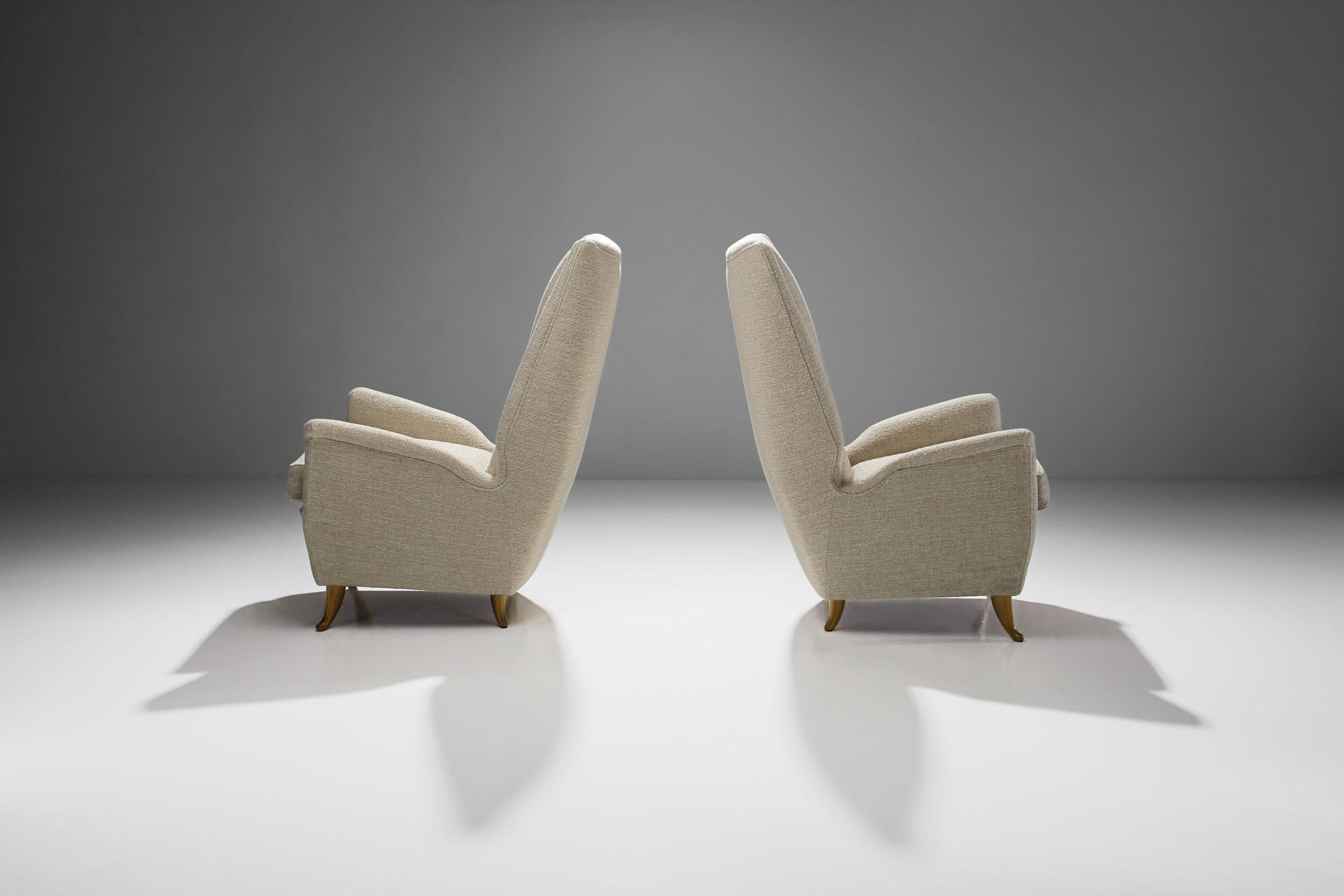 Italian Pair of Lounge Chairs Attributed to Gio Ponti for ISA Bergamo, Italy 1950s For Sale