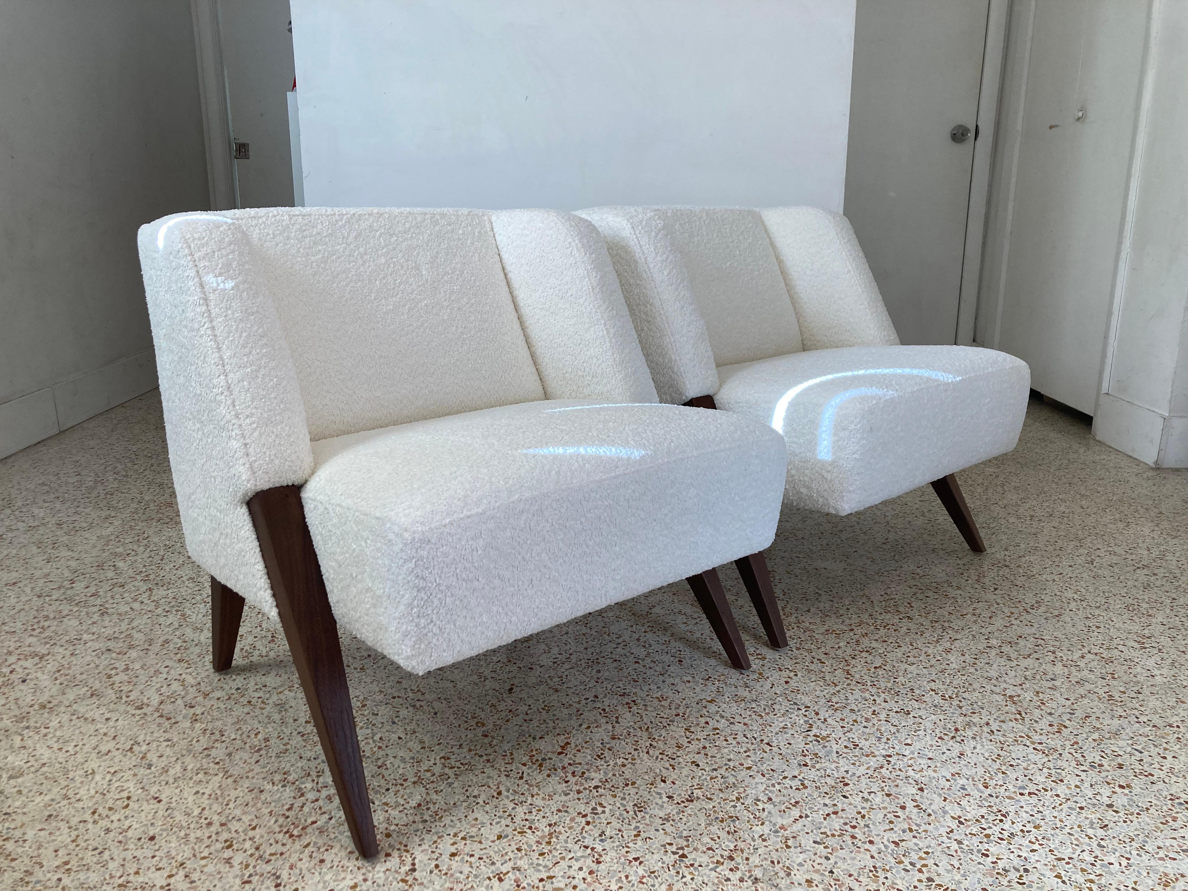 Pair of Lounge Chairs Attributed to Gio Ponti, Walnut and Ivory Bouclé Fabric 9