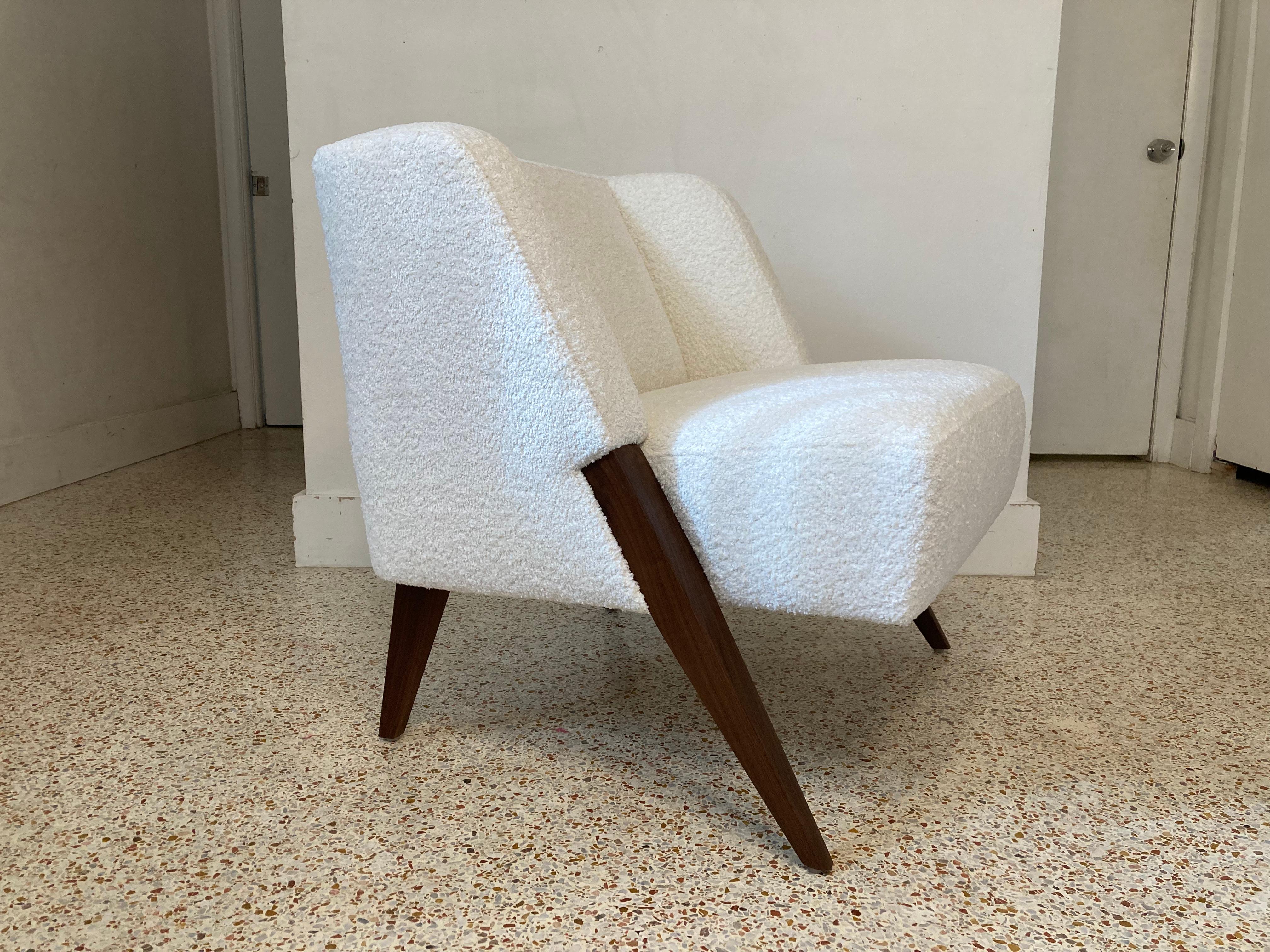 Pair of Lounge Chairs Attributed to Gio Ponti, Walnut and Ivory Bouclé Fabric 14