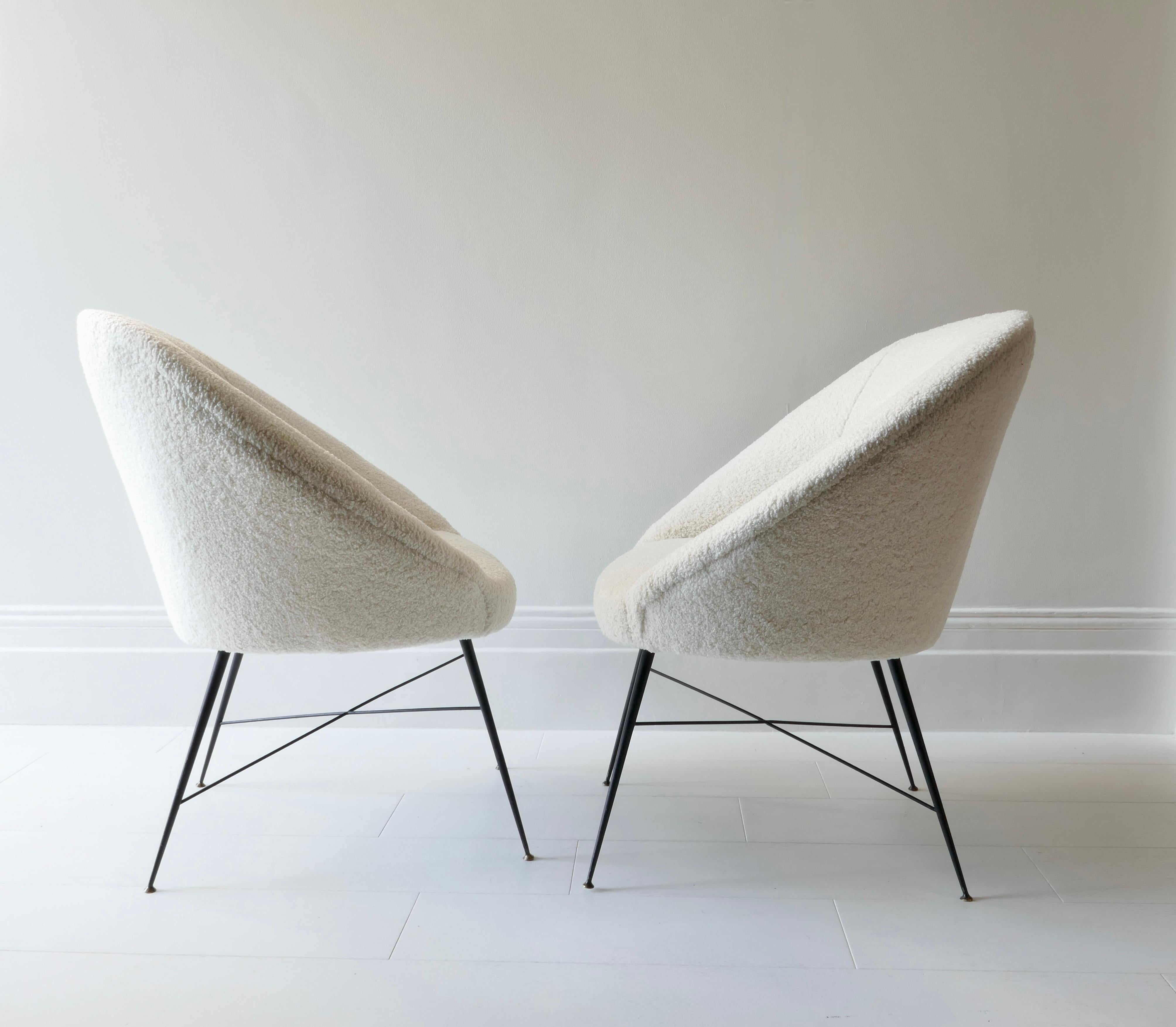 Italian Pair of Lounge Chairs, Black Metal Legs and White Boucle Fabric, Italy, 1950s