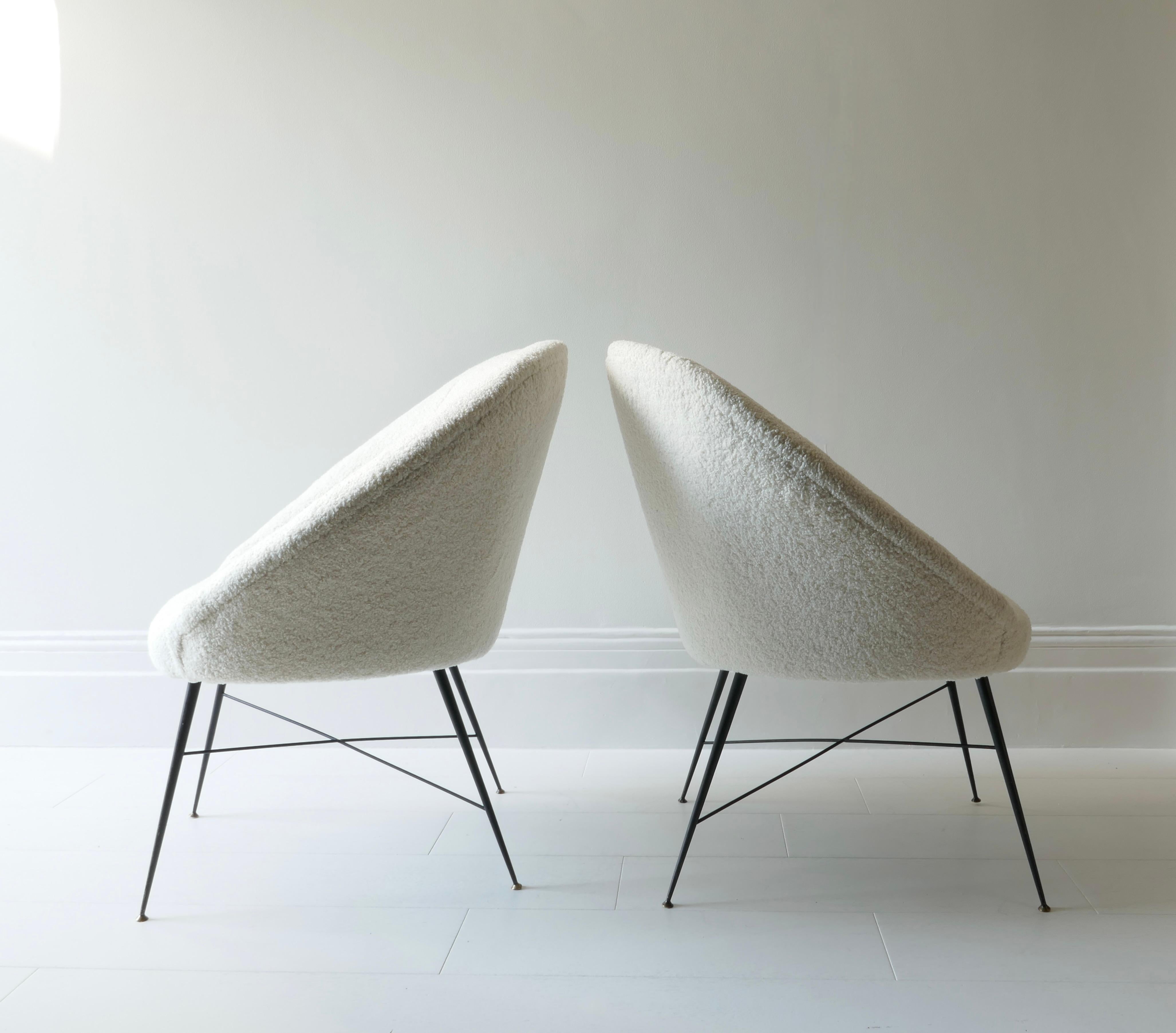 Pair of Lounge Chairs, Black Metal Legs and White Boucle Fabric, Italy, 1950s 2