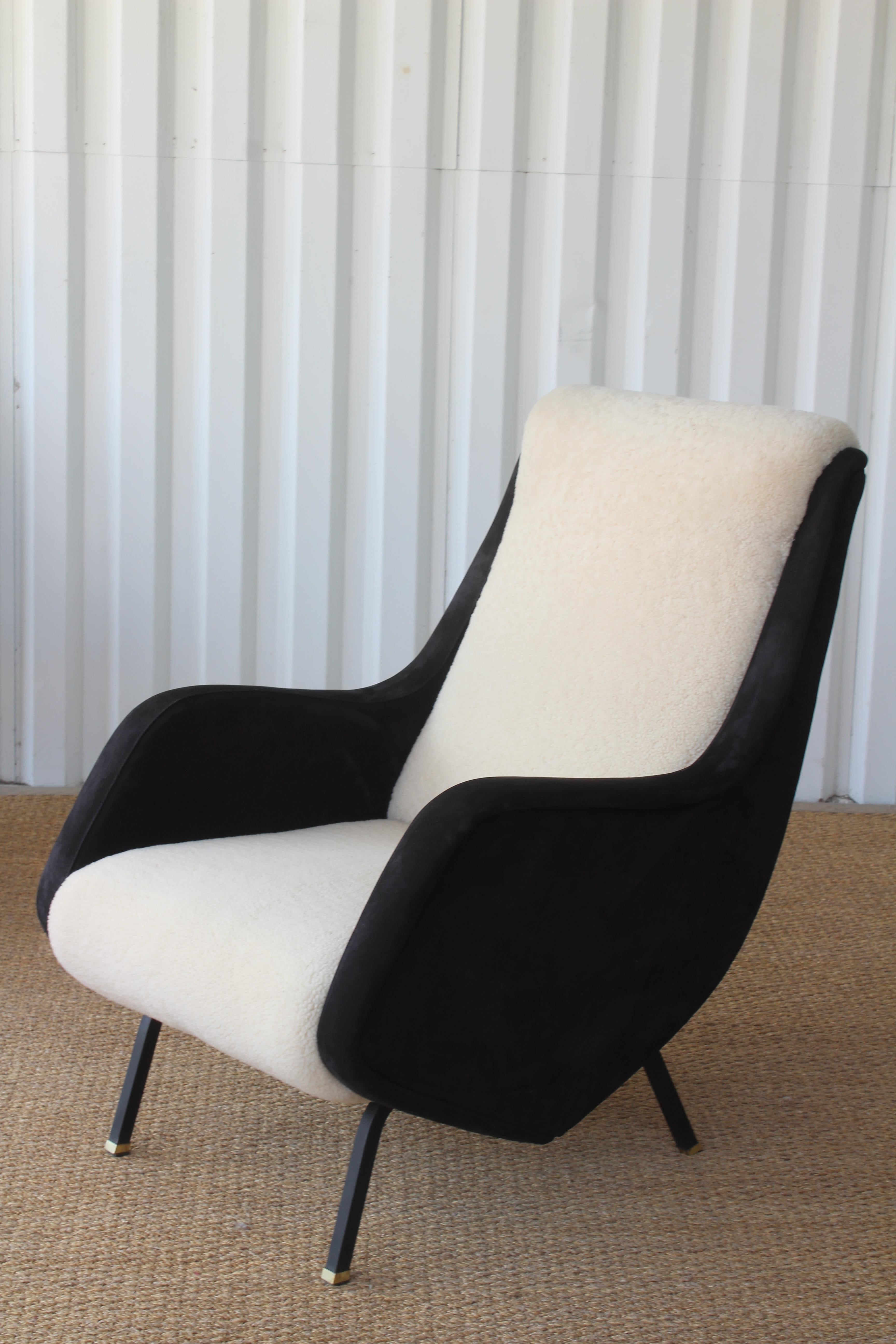 Pair of Lounge Chairs by Aldo Morbelli for ISA Bergamo, Italy, 1950s In Excellent Condition In Los Angeles, CA