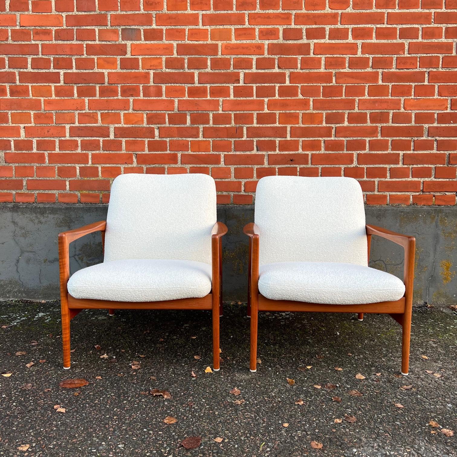 Swedish Pair of lounge chairs by Alf Svensson for Dux, Sweden For Sale