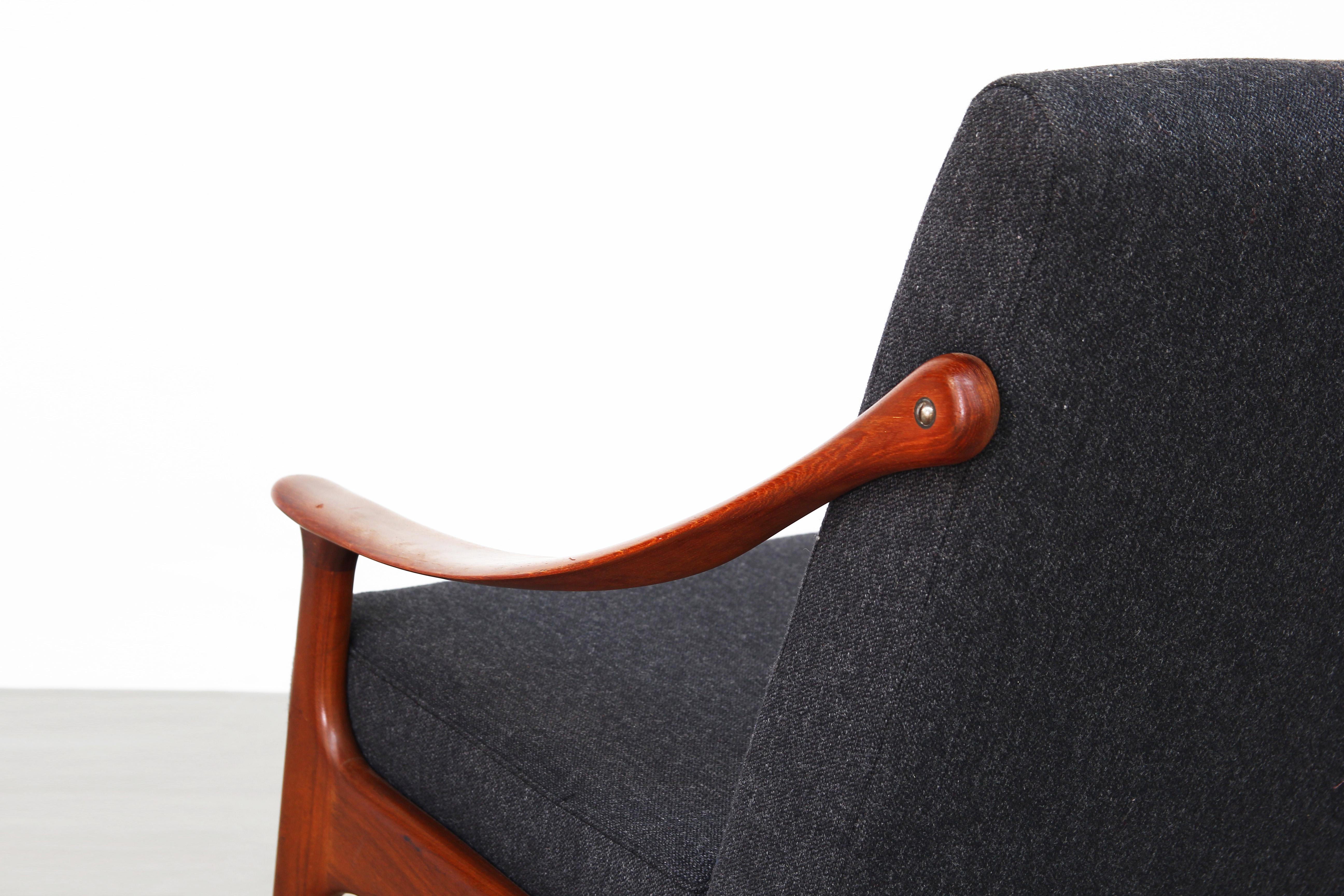 20th Century Pair of Lounge Chairs by Arne Hovmand Olsen for Mogens Kold Newly Reupholstered