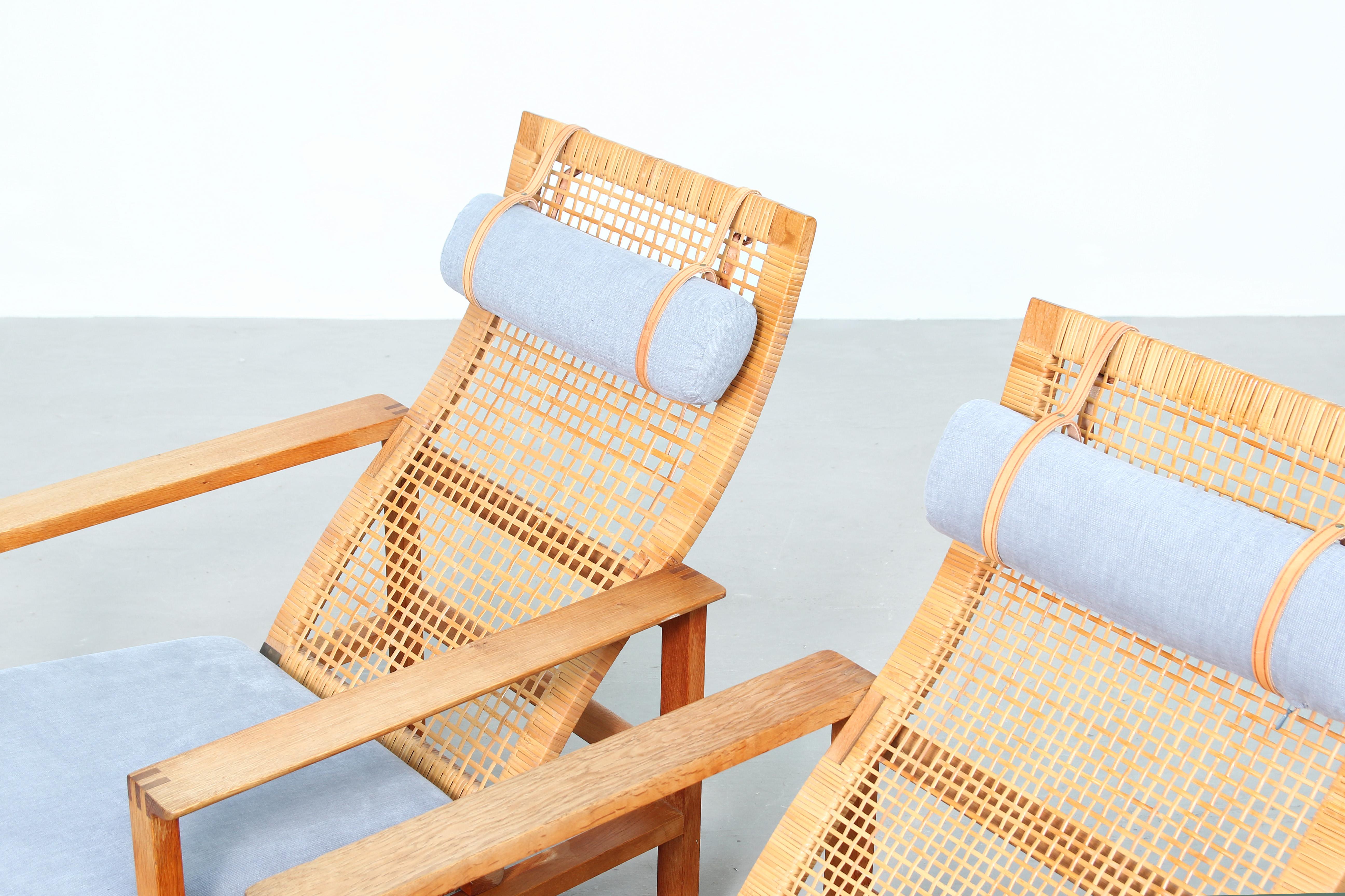 Oak Pair of Danish Lounge Chairs by Borge Mogensen for Fredericia
