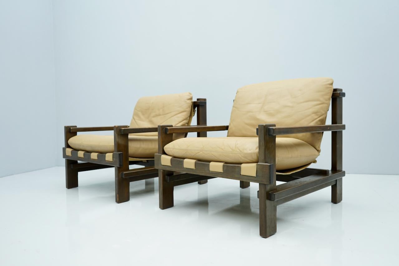 Pair of lounge chairs by Carl Straub, Denmark, 1960s. Stained oak and light brown leather. Beautiful details.
Good to very good condition.

 