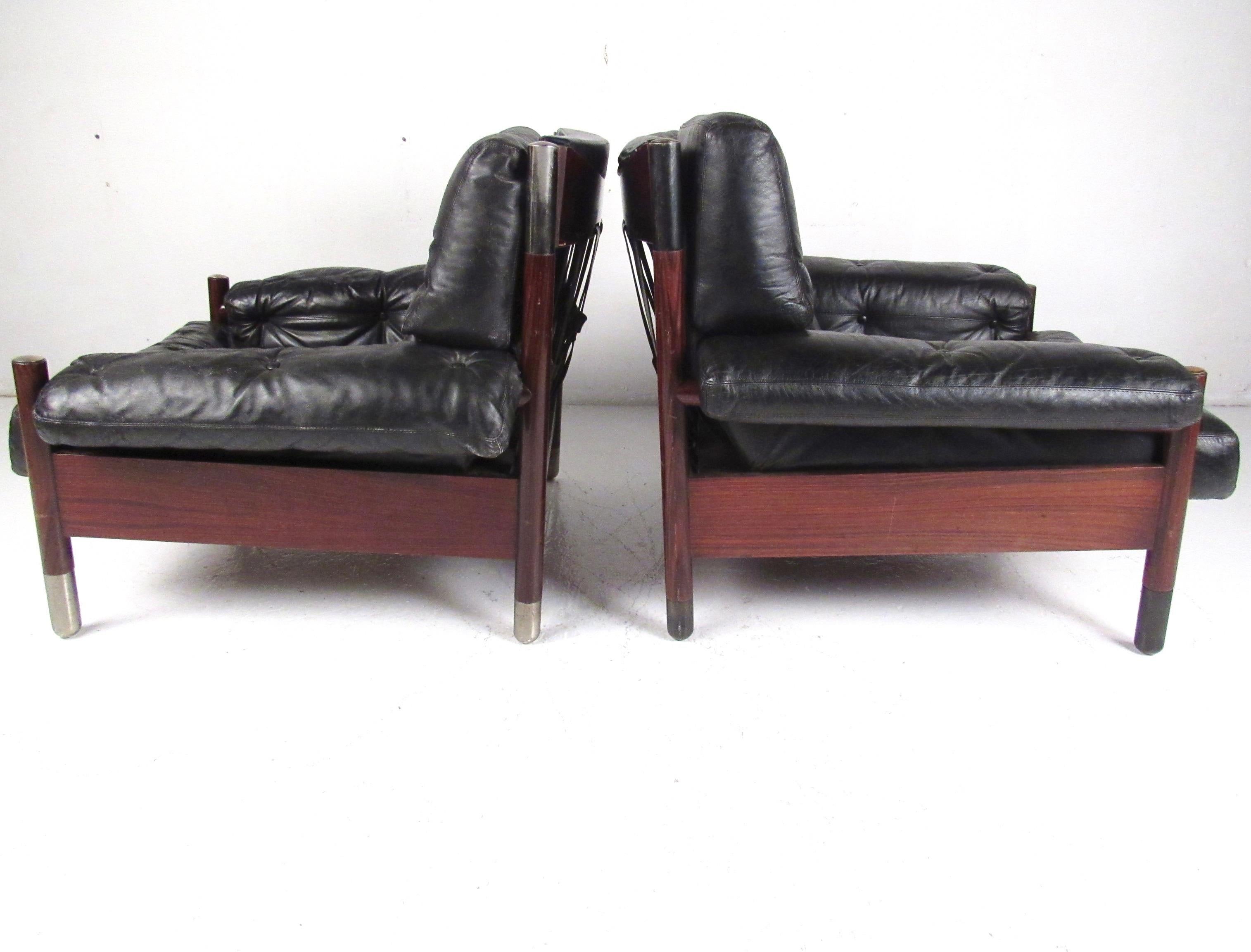 Mid-Century Modern Pair of Lounge Chairs by Carlo de Carli for Sormani For Sale