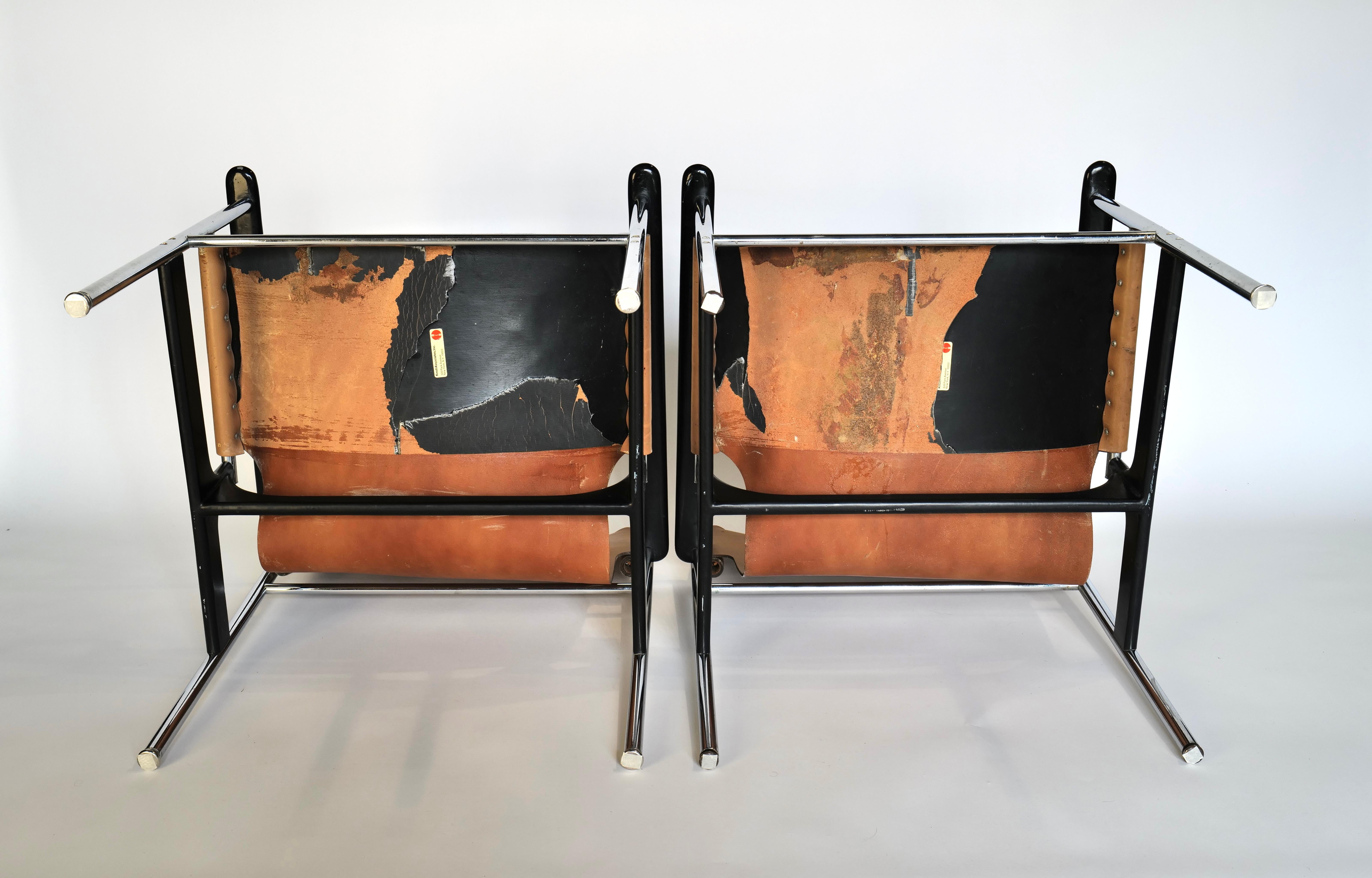 Pair of Lounge Chairs by Charles Pollock for Knoll For Sale 1