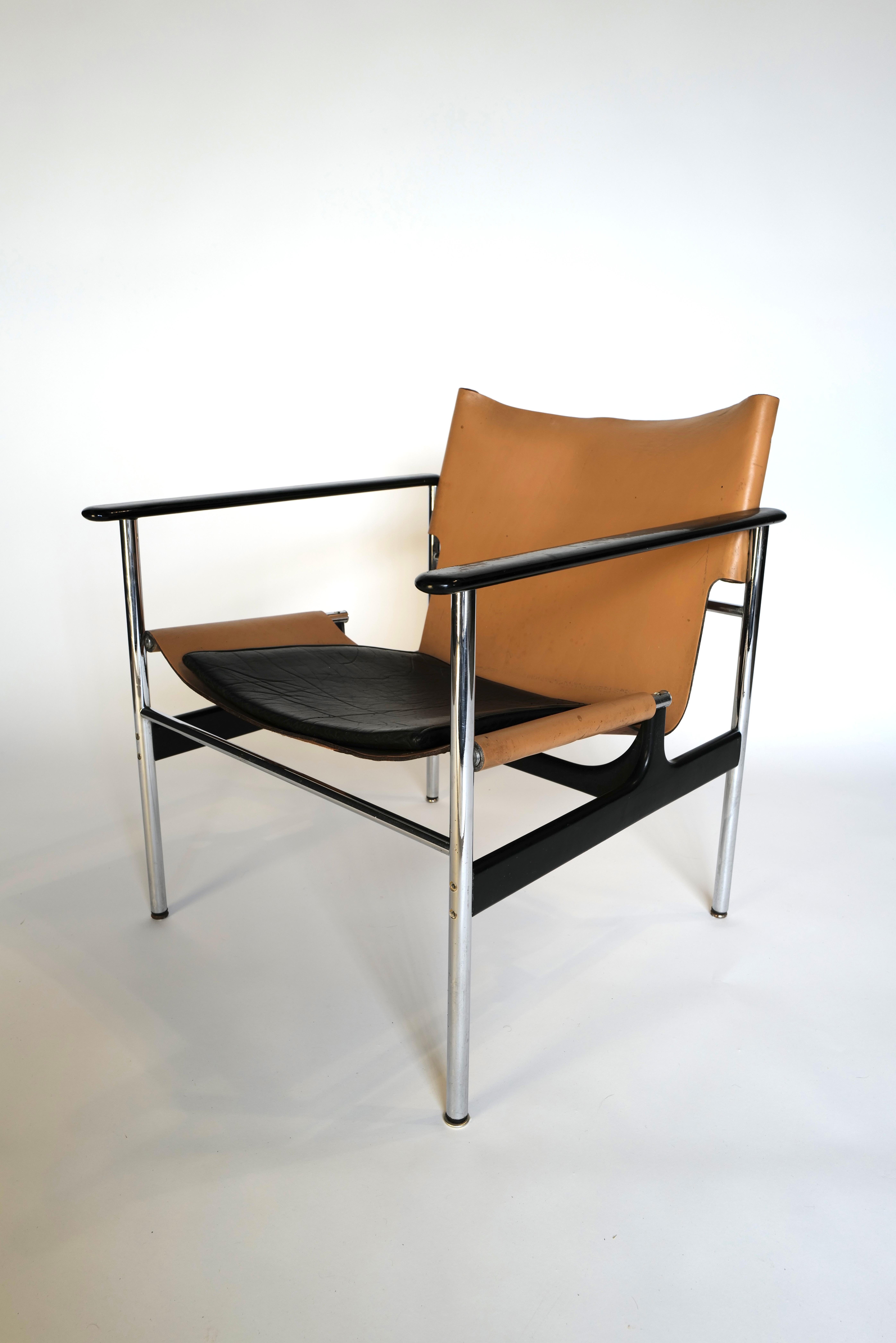 Pair of Lounge Chairs by Charles Pollock for Knoll For Sale 2