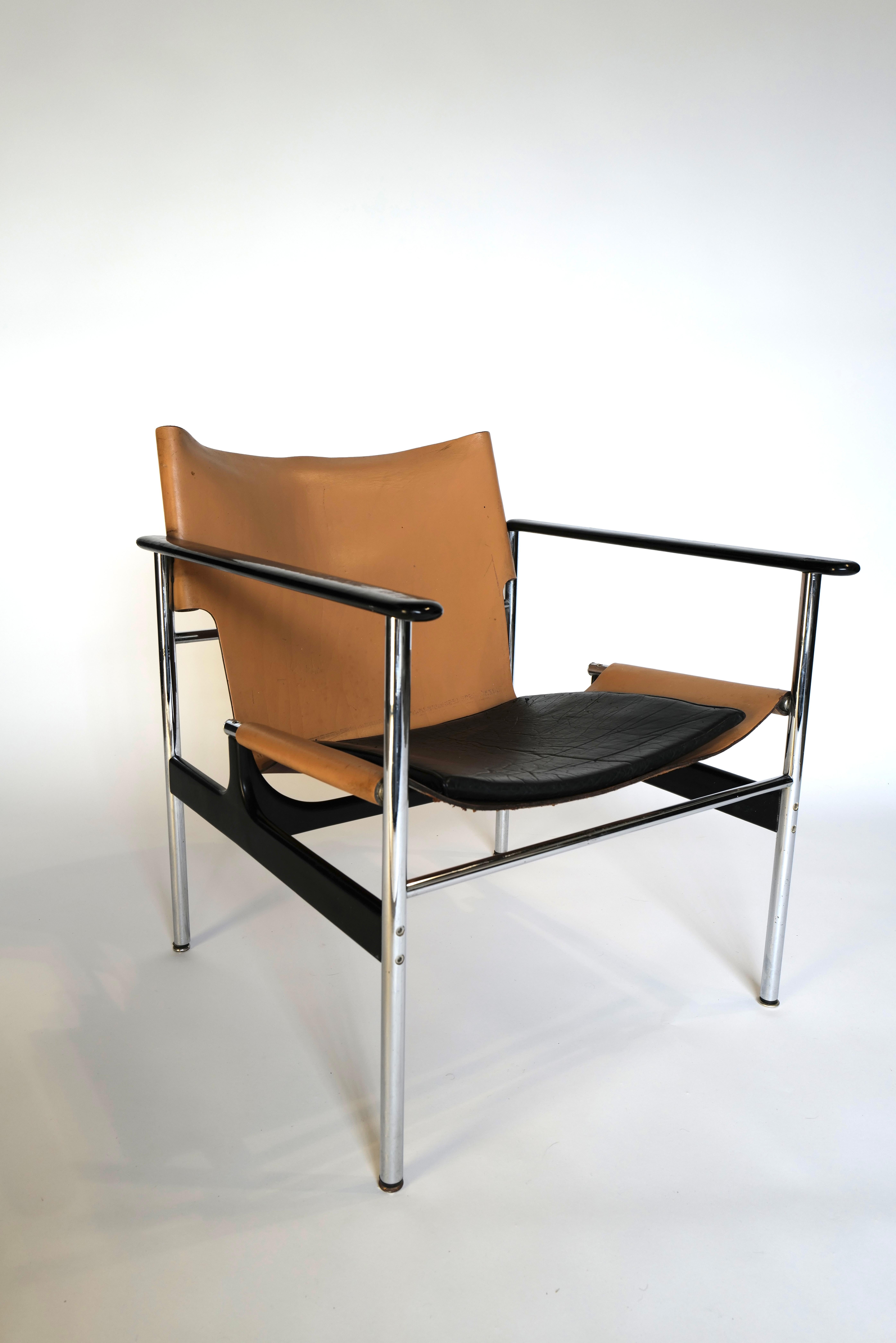 Pair of Lounge Chairs by Charles Pollock for Knoll For Sale 3