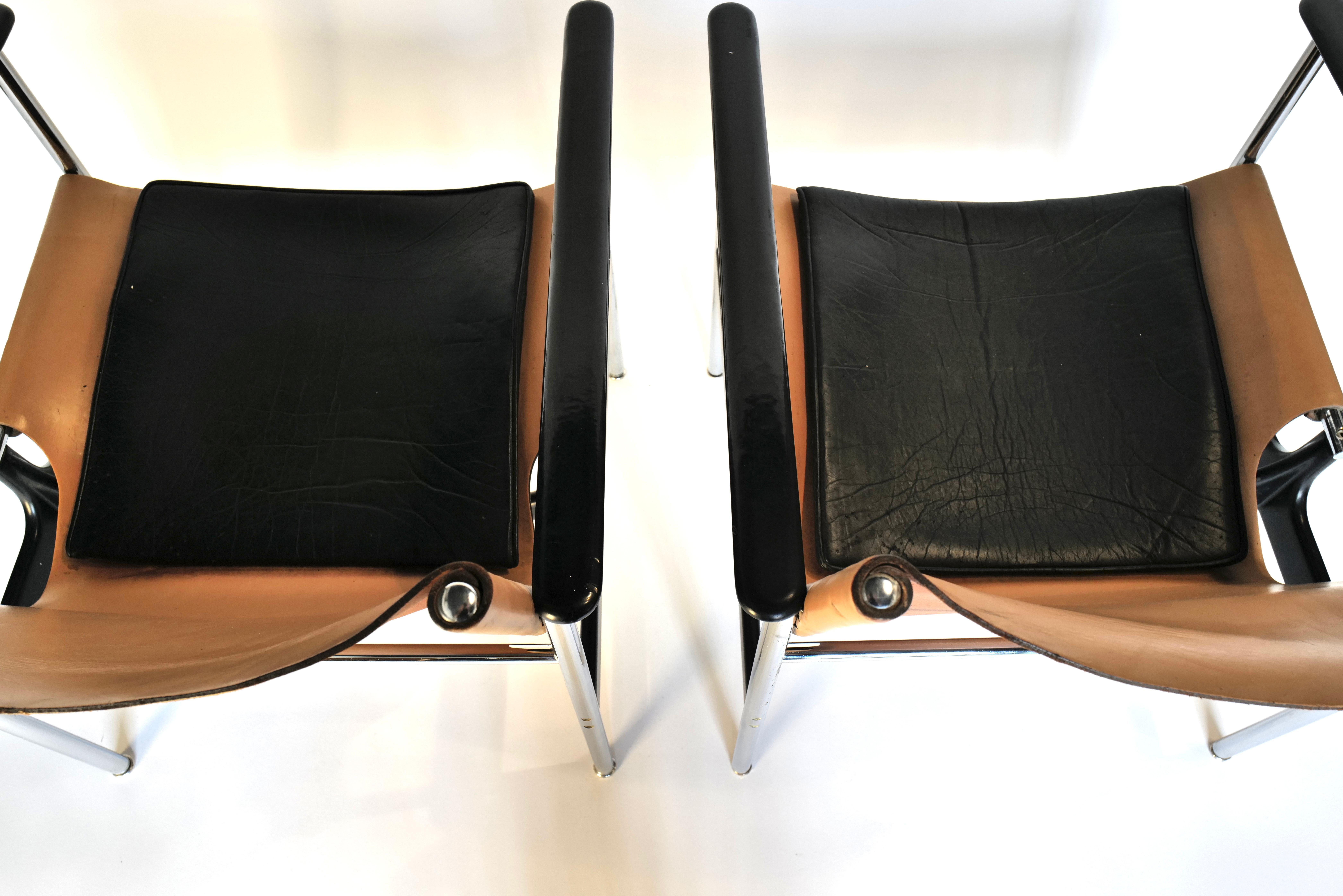 Mid-Century Modern Pair of Lounge Chairs by Charles Pollock for Knoll For Sale