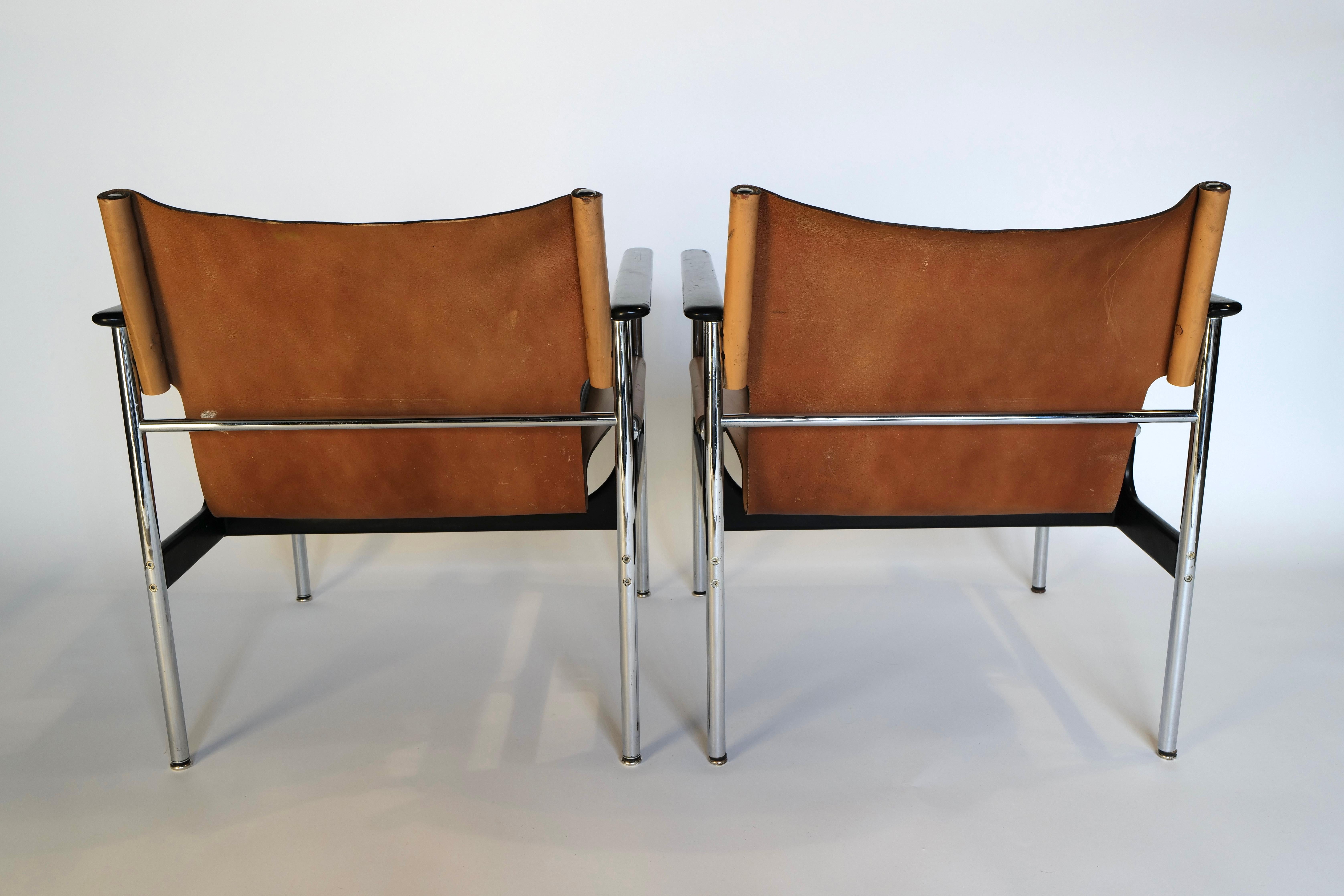 American Pair of Lounge Chairs by Charles Pollock for Knoll For Sale