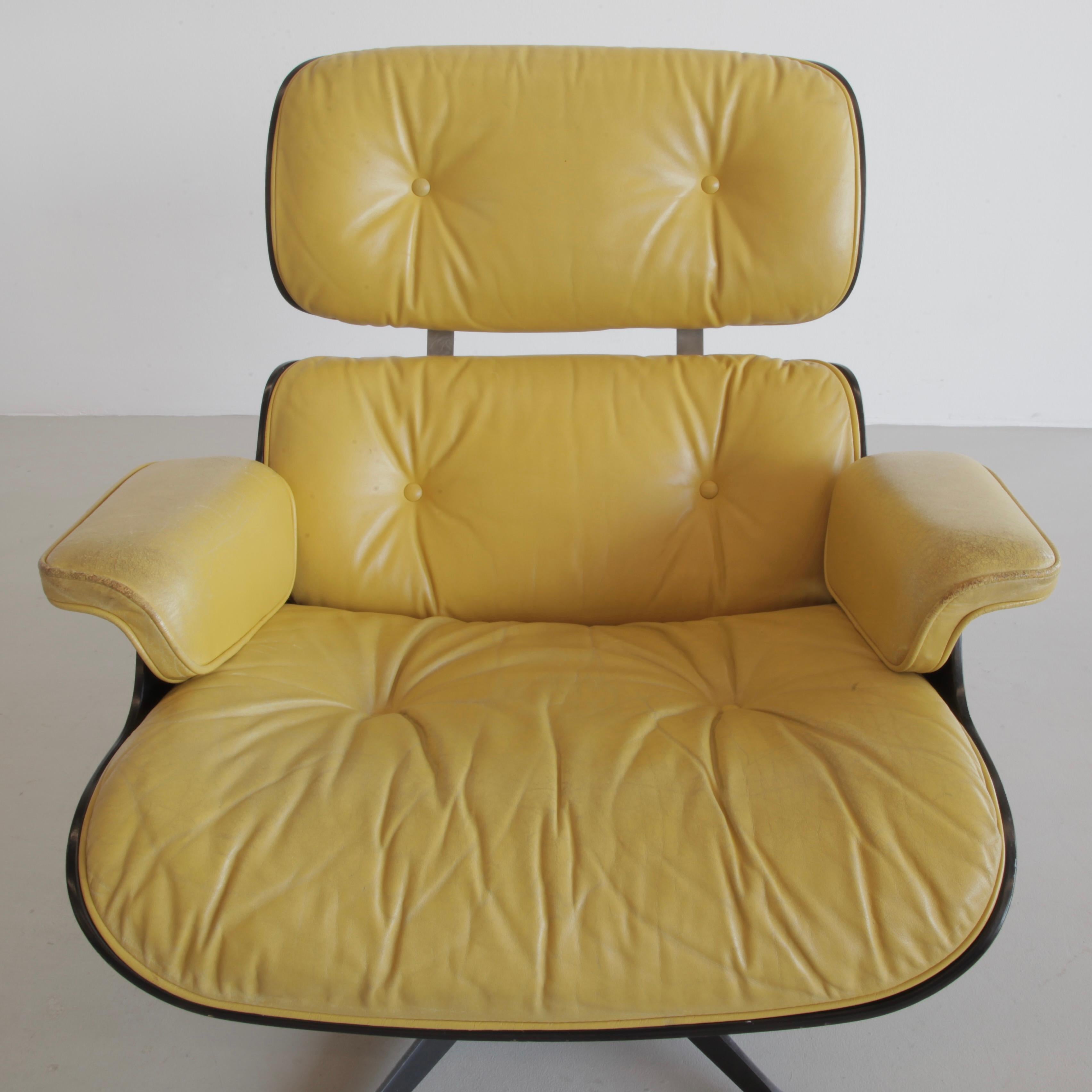 German Pair of Lounge Chairs by Charles & Ray Eames, Vitra, 1980s For Sale