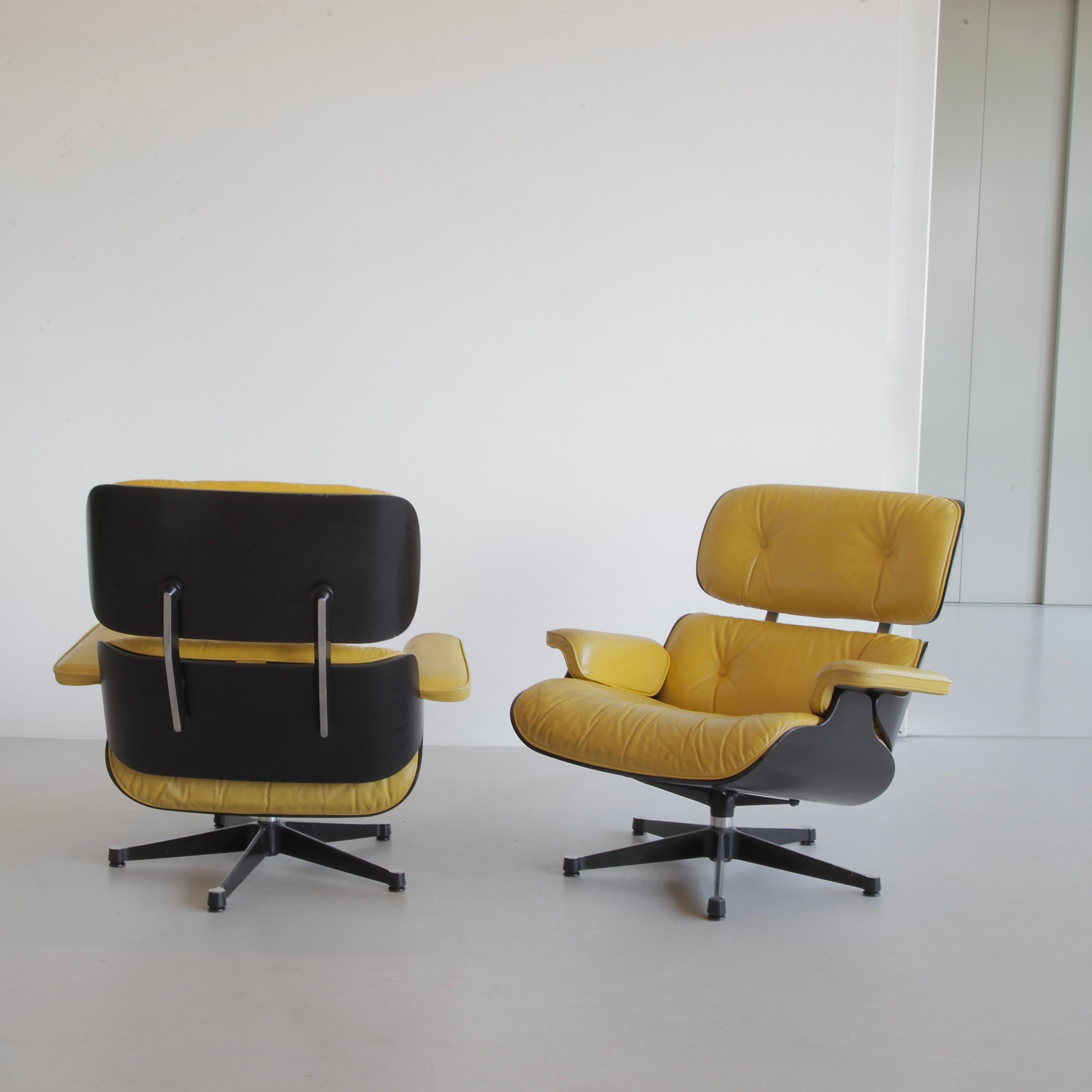 20th Century Pair of Lounge Chairs by Charles & Ray Eames, Vitra, 1980s For Sale