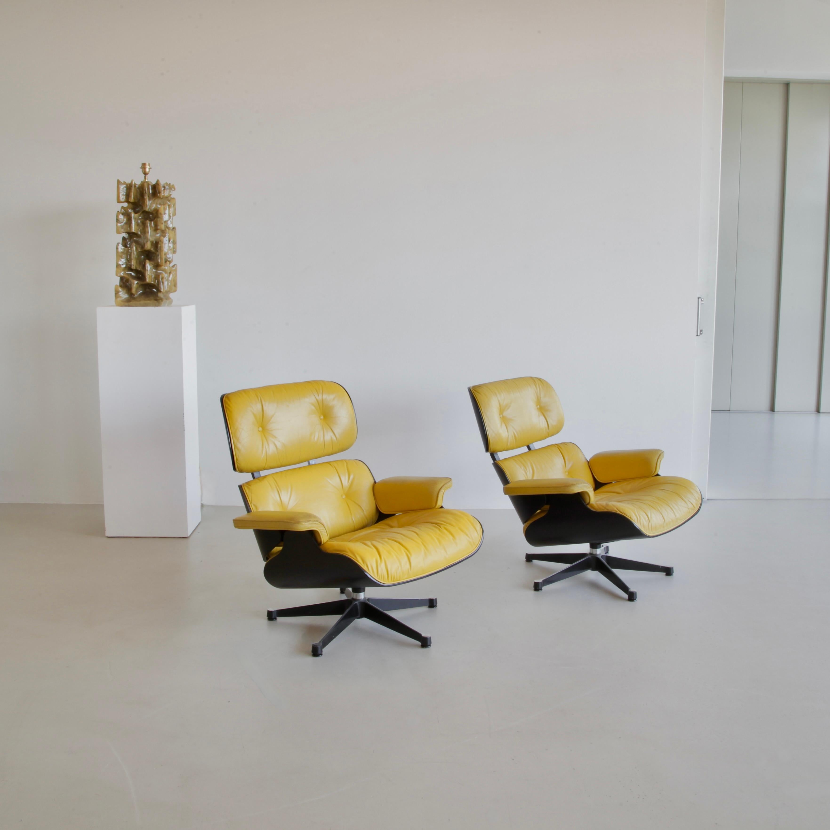 Pair of Lounge Chairs by Charles & Ray Eames, Vitra, 1980s For Sale 1