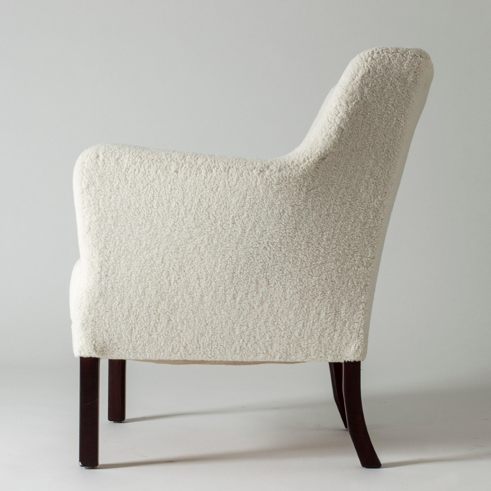 Bouclé Paire de fauteuils de salon par Einar Larsen en vente