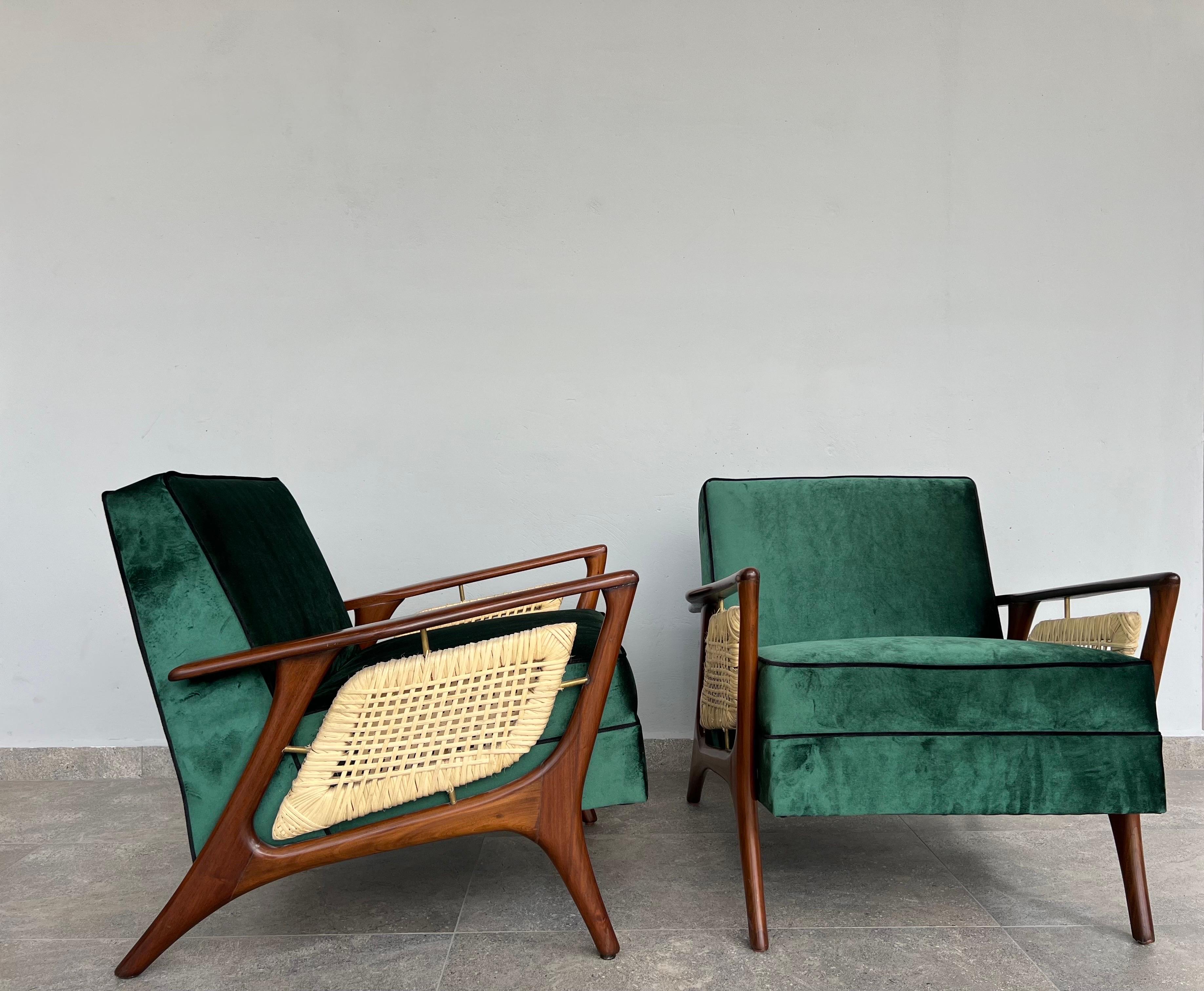 Pair of Lounge Chairs by Eugenio Escudero  In Good Condition For Sale In San Pedro Garza Garcia, Nuevo Leon