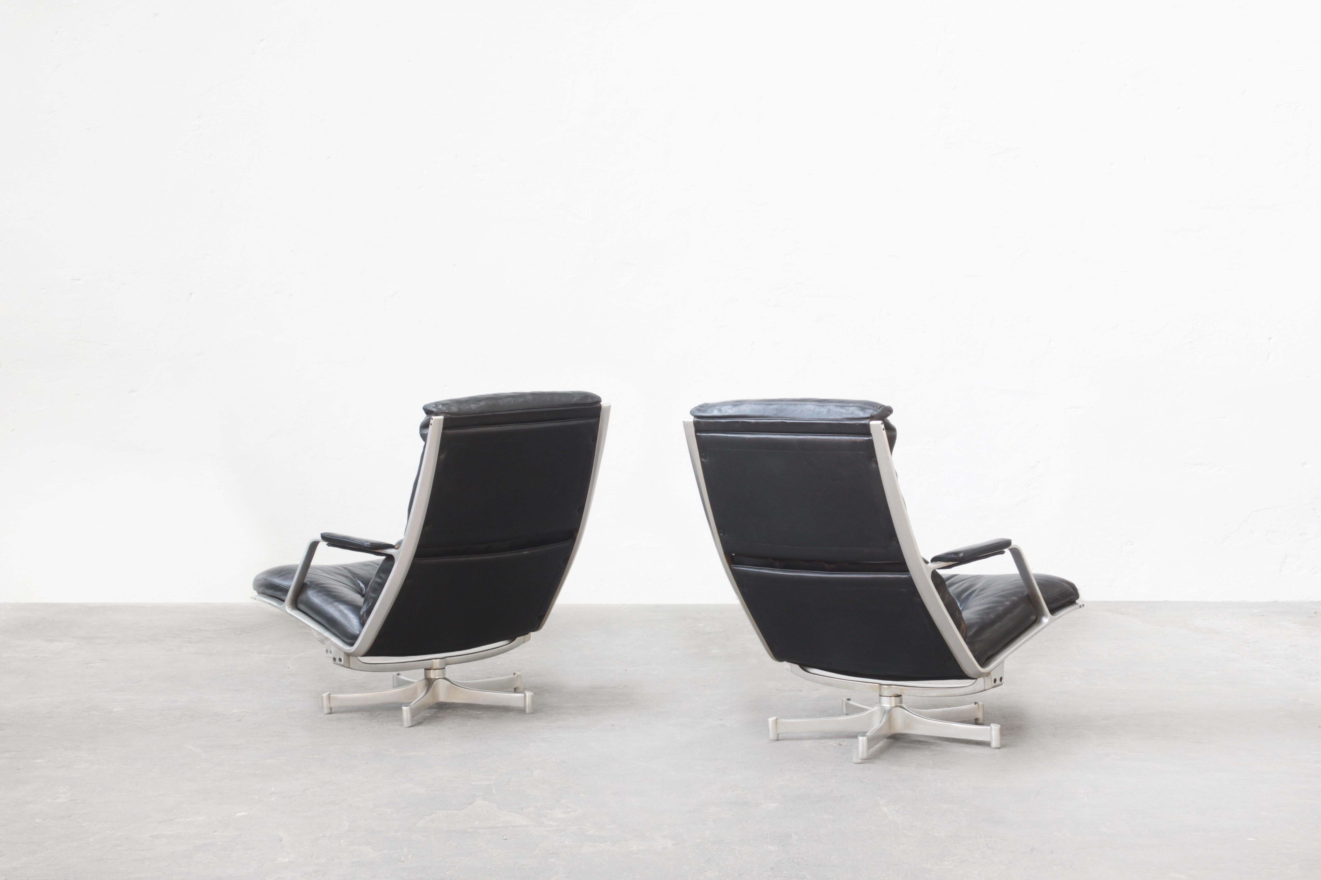A pair of beautiful lounge chairs by Preben Fabricius and Jørgen Kastholm for Kill International, designed in 1968, was made in Germany. The lounge chairs are upholstered in thick black leather and are both in very good condition with just little