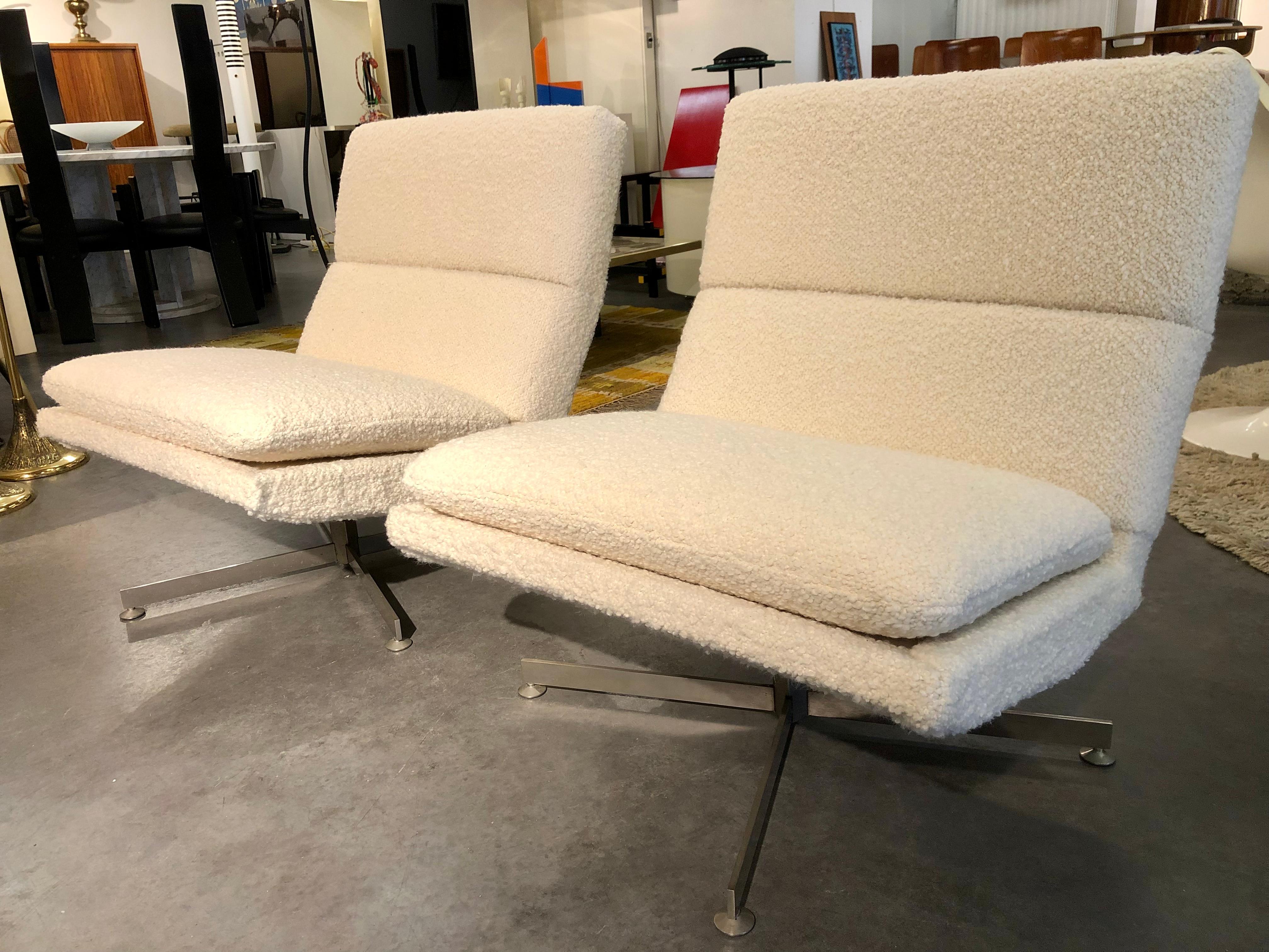 Pair of swiveling lounge chair designed in the middle of the sixties by George van Rijck ,Belgian designer,for Beaufort edition.
The chairs are completely re ulphostered with highest quality of fabric and manners.
 
 