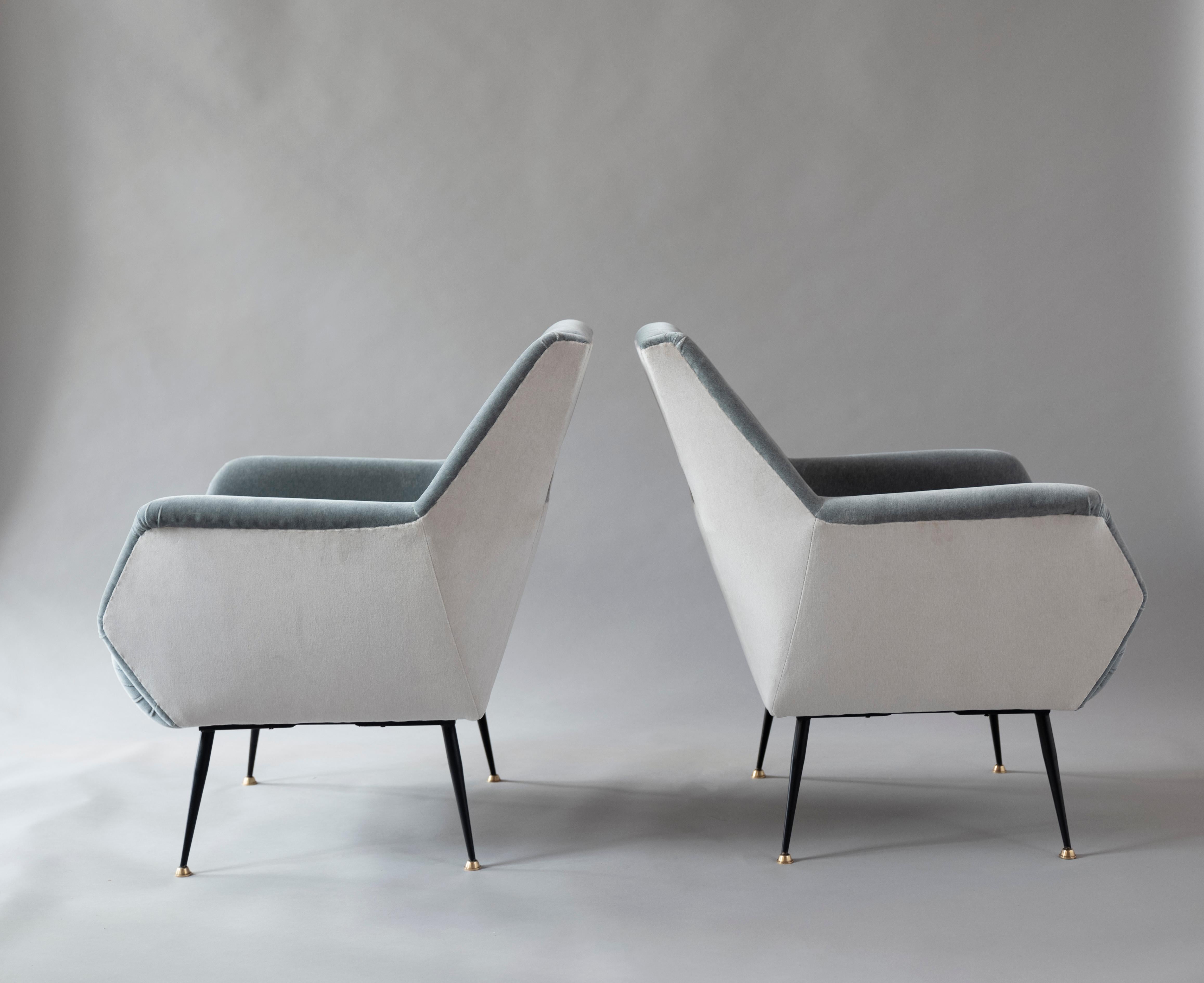 Pair of Lounge Chairs by Gigi Radice for Minotti, Upholstered in Dedar Velvet In Good Condition In Torino, Piemonte
