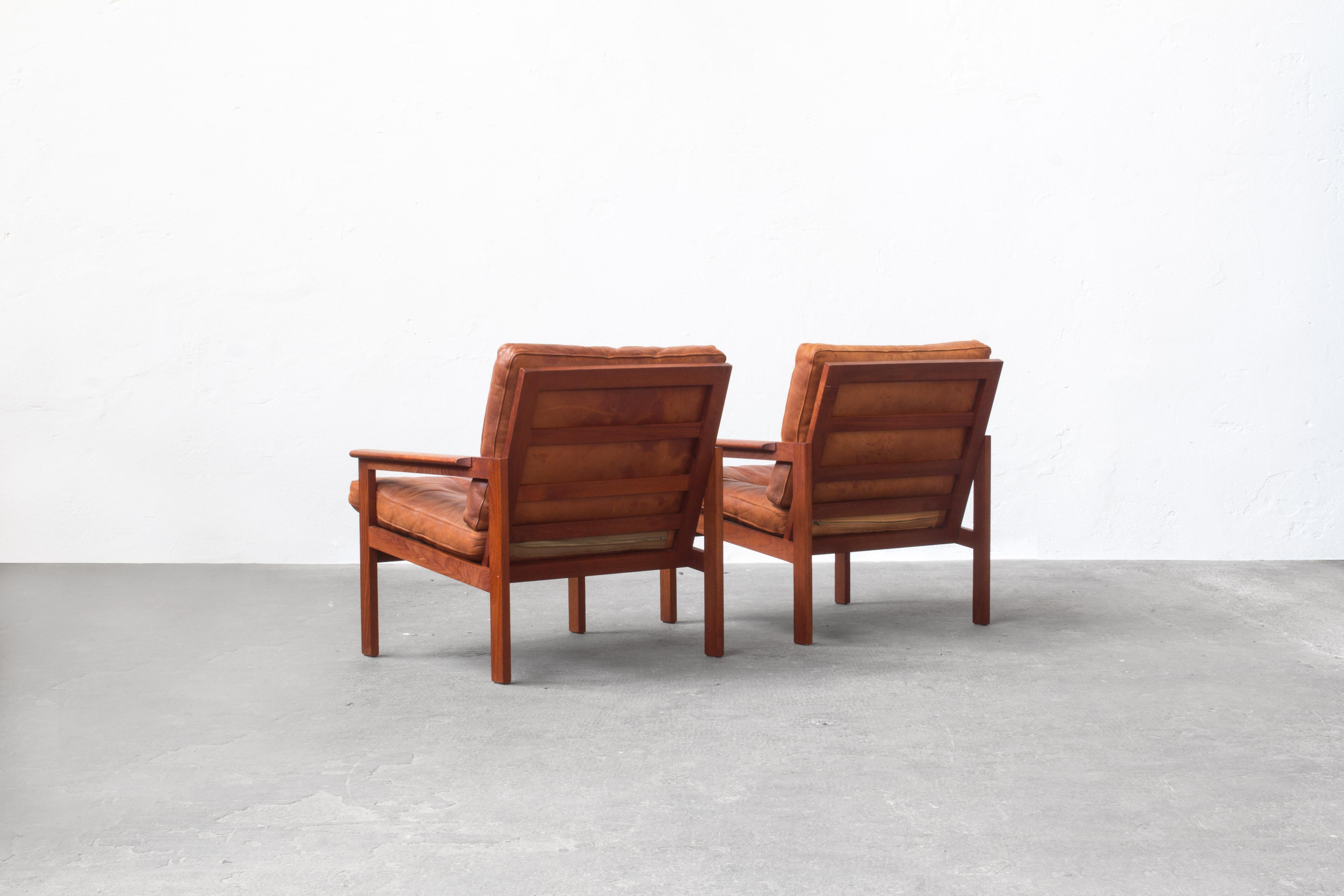 Pair of Lounge Chairs by Illum Wikkelsø for Niels Eilersen, 1960 In Good Condition In Berlin, DE