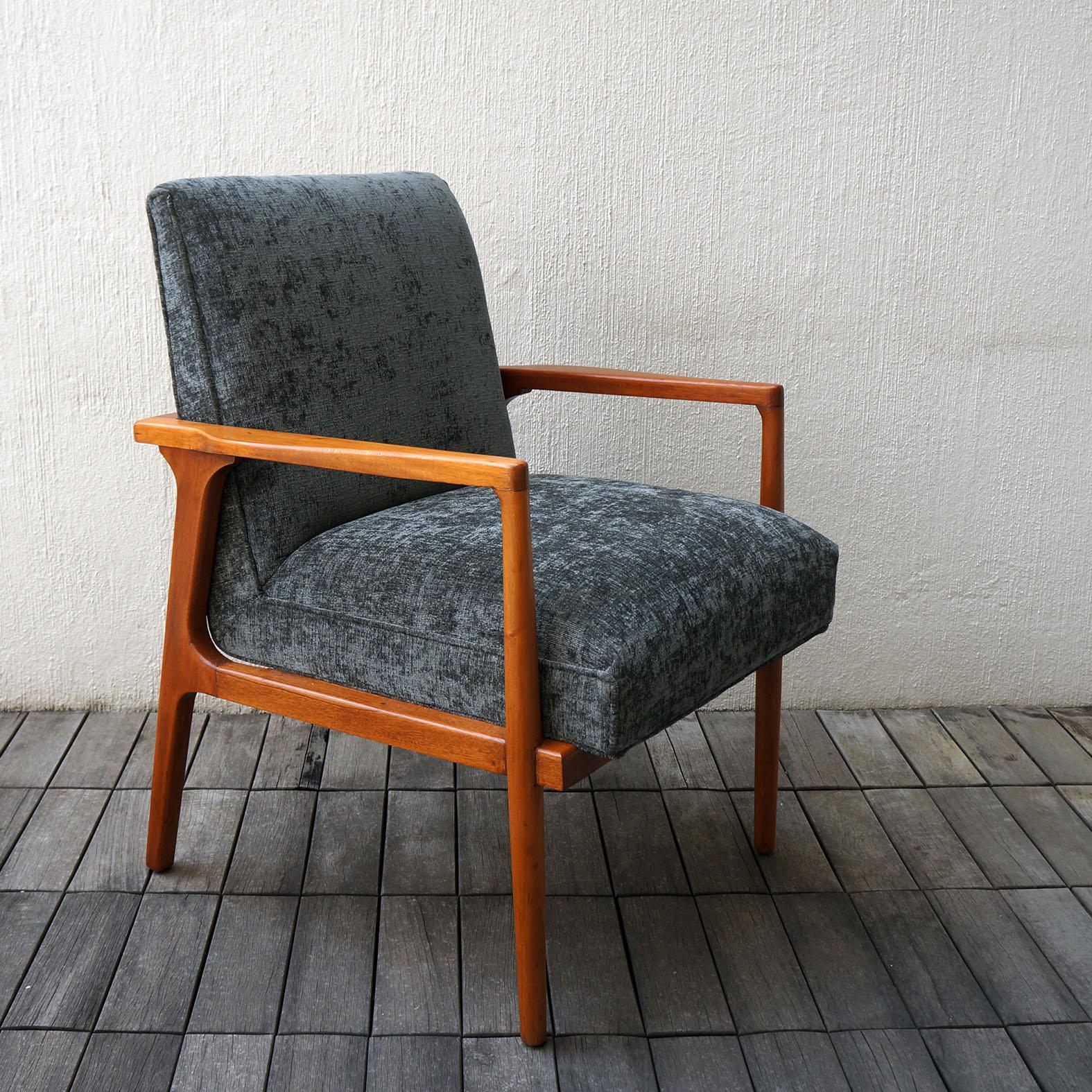 Set of two pieces, in mahogany and upholstered wood, created by the Mexican company Irgsa (Industria Ruiz Galindo, S.A.). In the 1950s, Irgsa was regarded as the best furniture manufacturer in Mexico, manufacturing designs for Clara Porset and Pedro