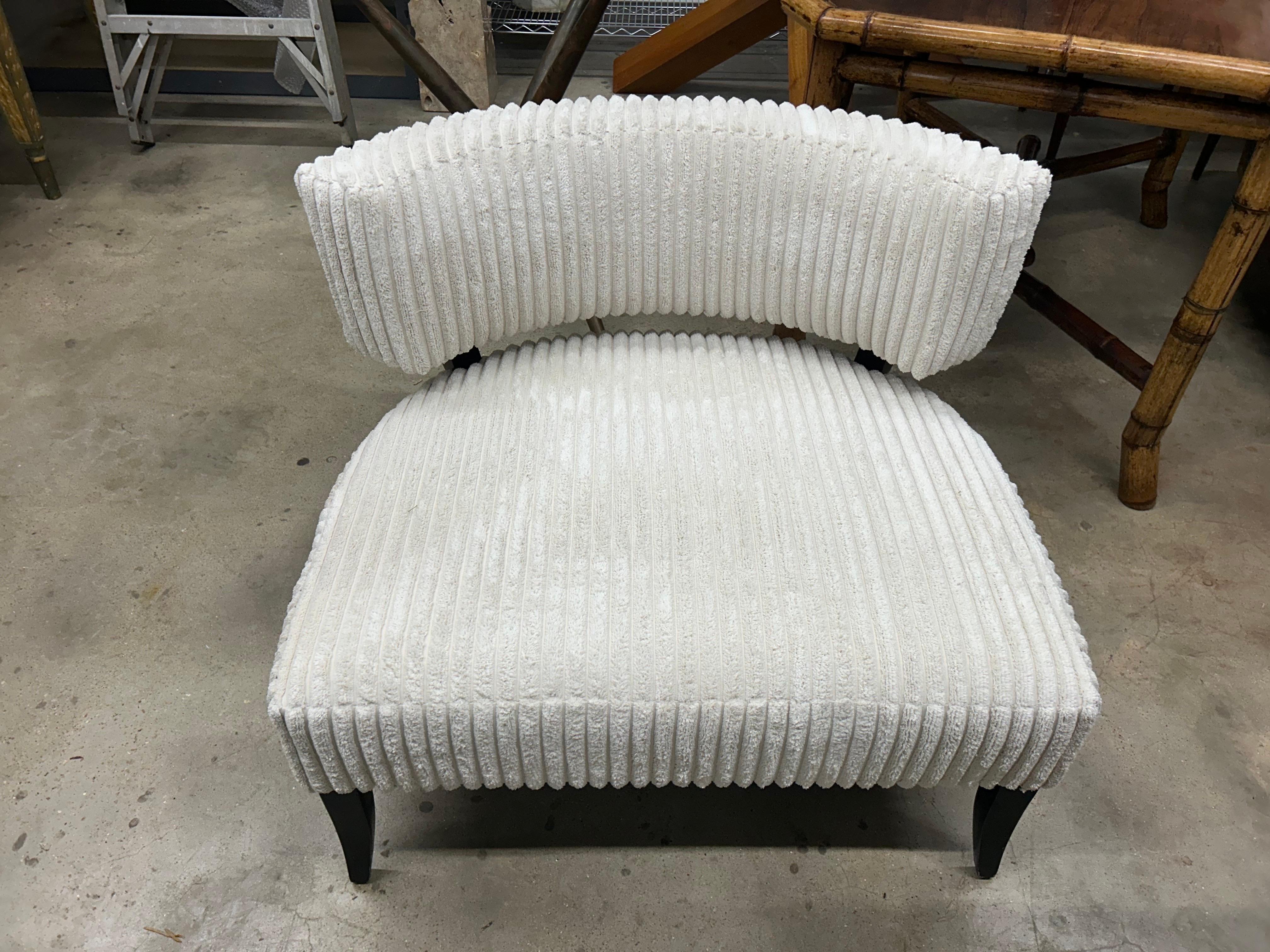 Paar Lounge-Stühle von James Mont (amerikanisch) im Angebot