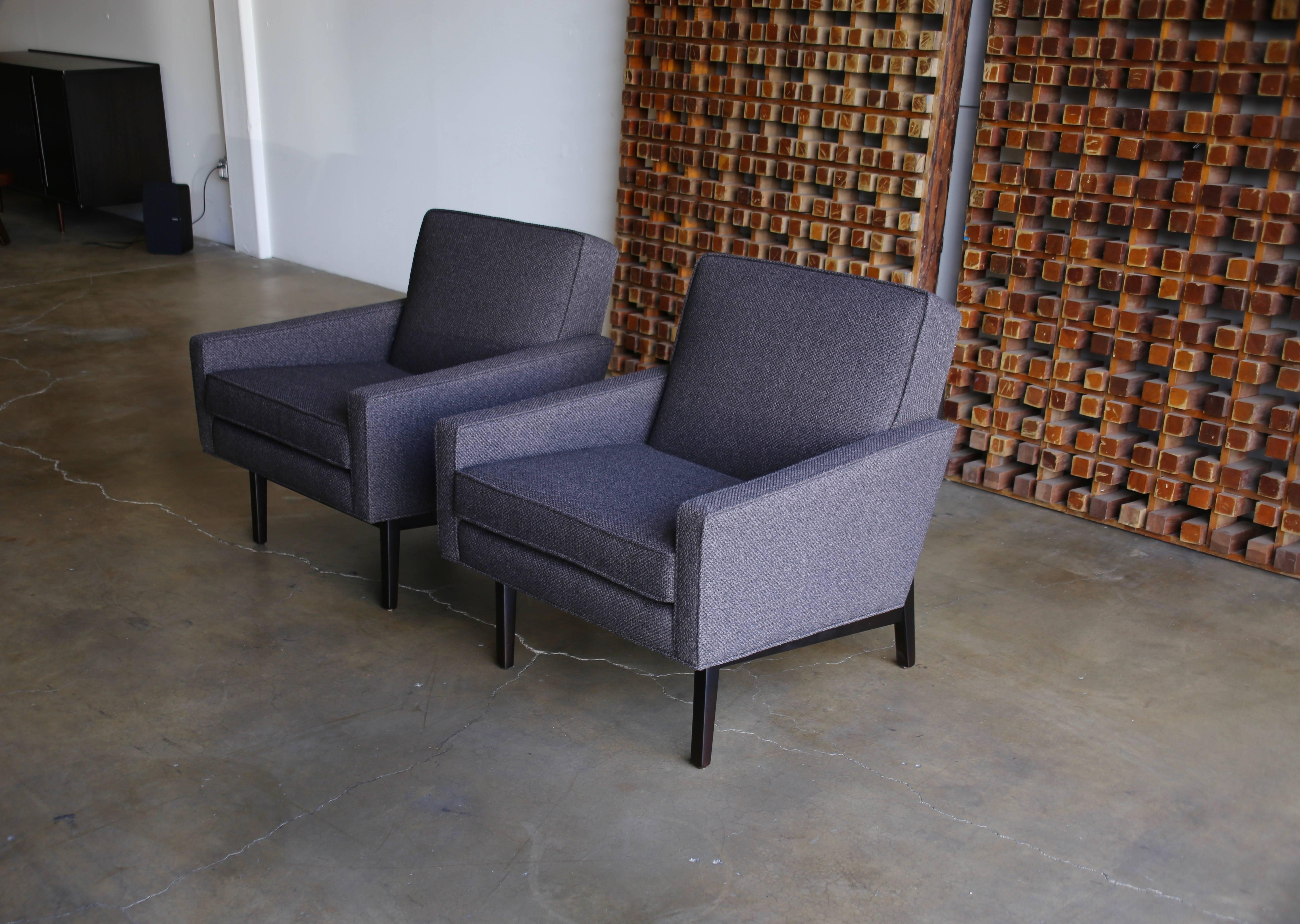 Pair of Lounge Chairs by Jens Risom 2