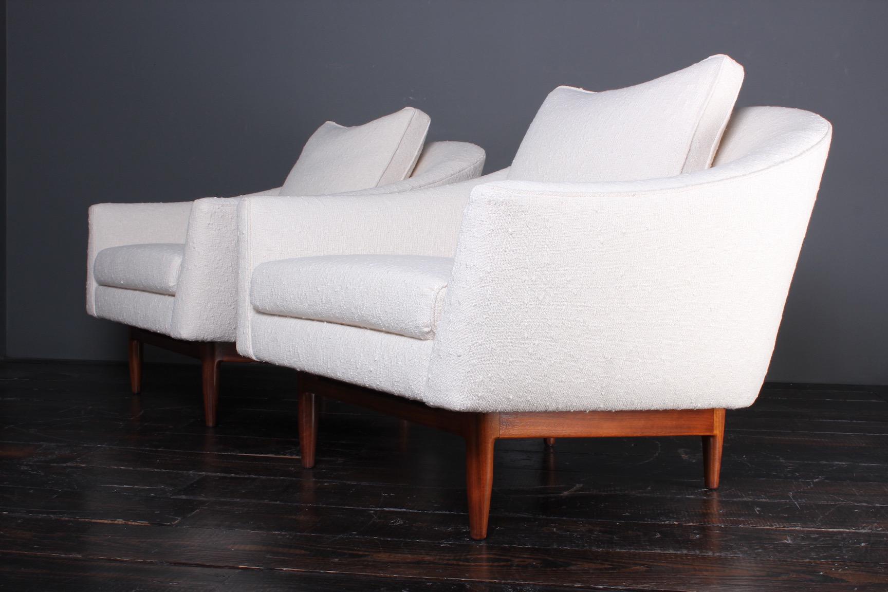 Pair of Lounge Chairs by Jens Risom 5