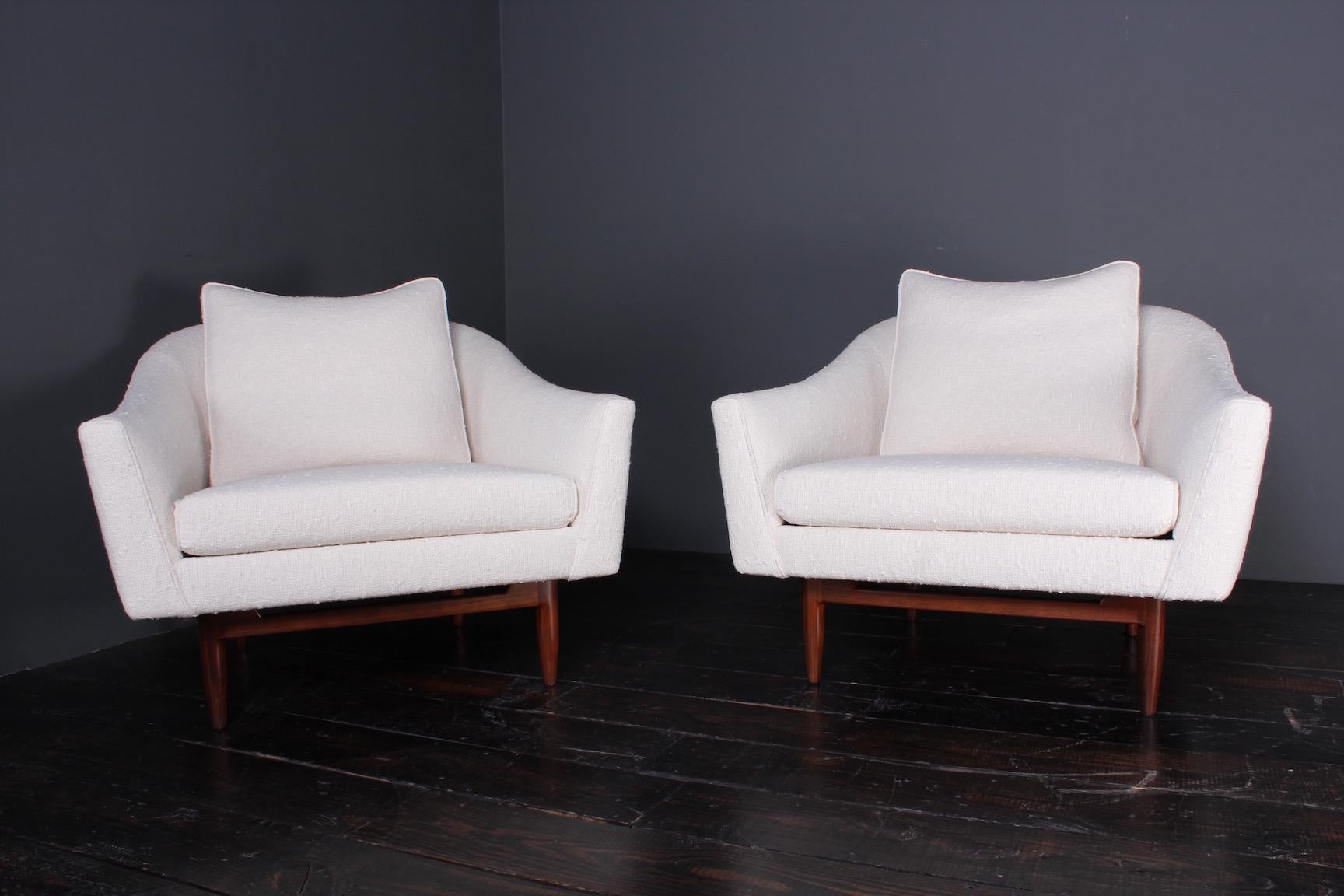 Pair of Lounge Chairs by Jens Risom 2