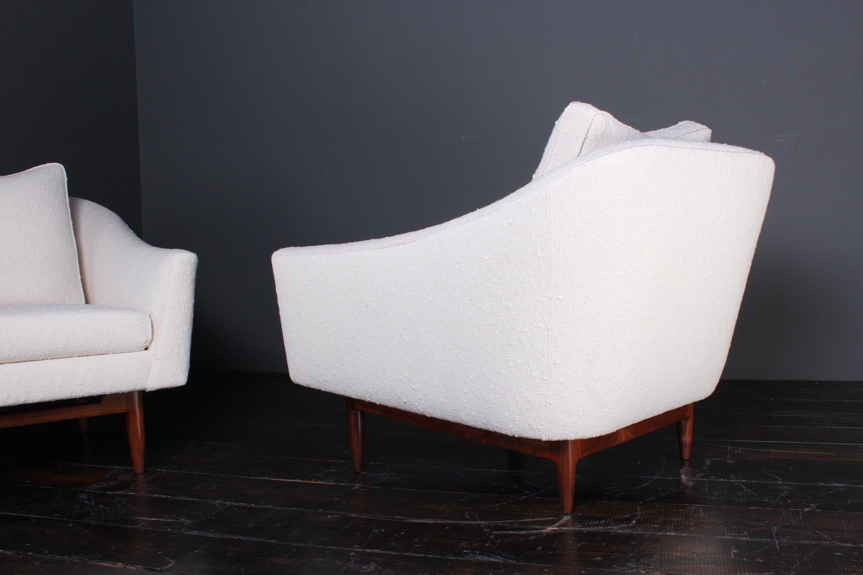 Pair of Lounge Chairs by Jens Risom 4