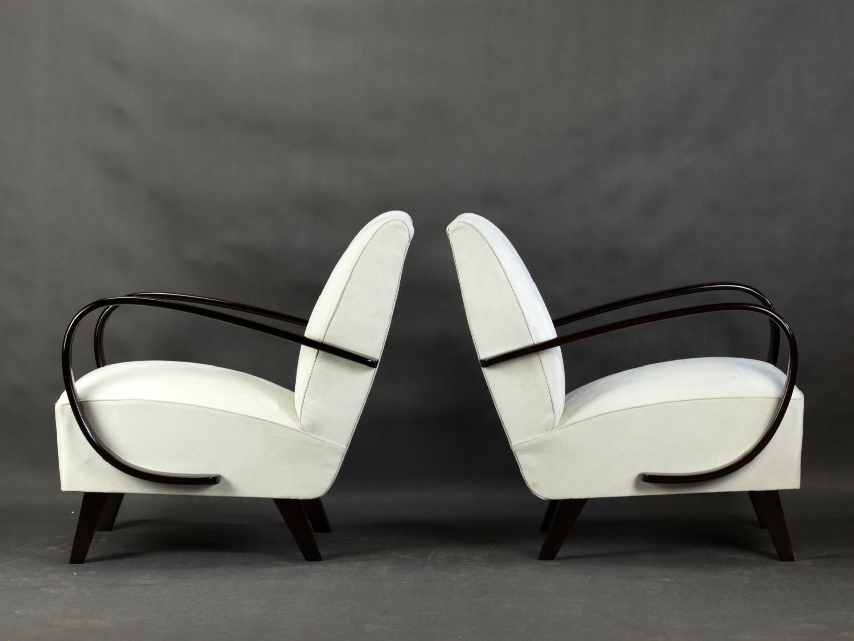20ième siècle Paire de fauteuils de Jindrich Halabala, années 1950 en vente