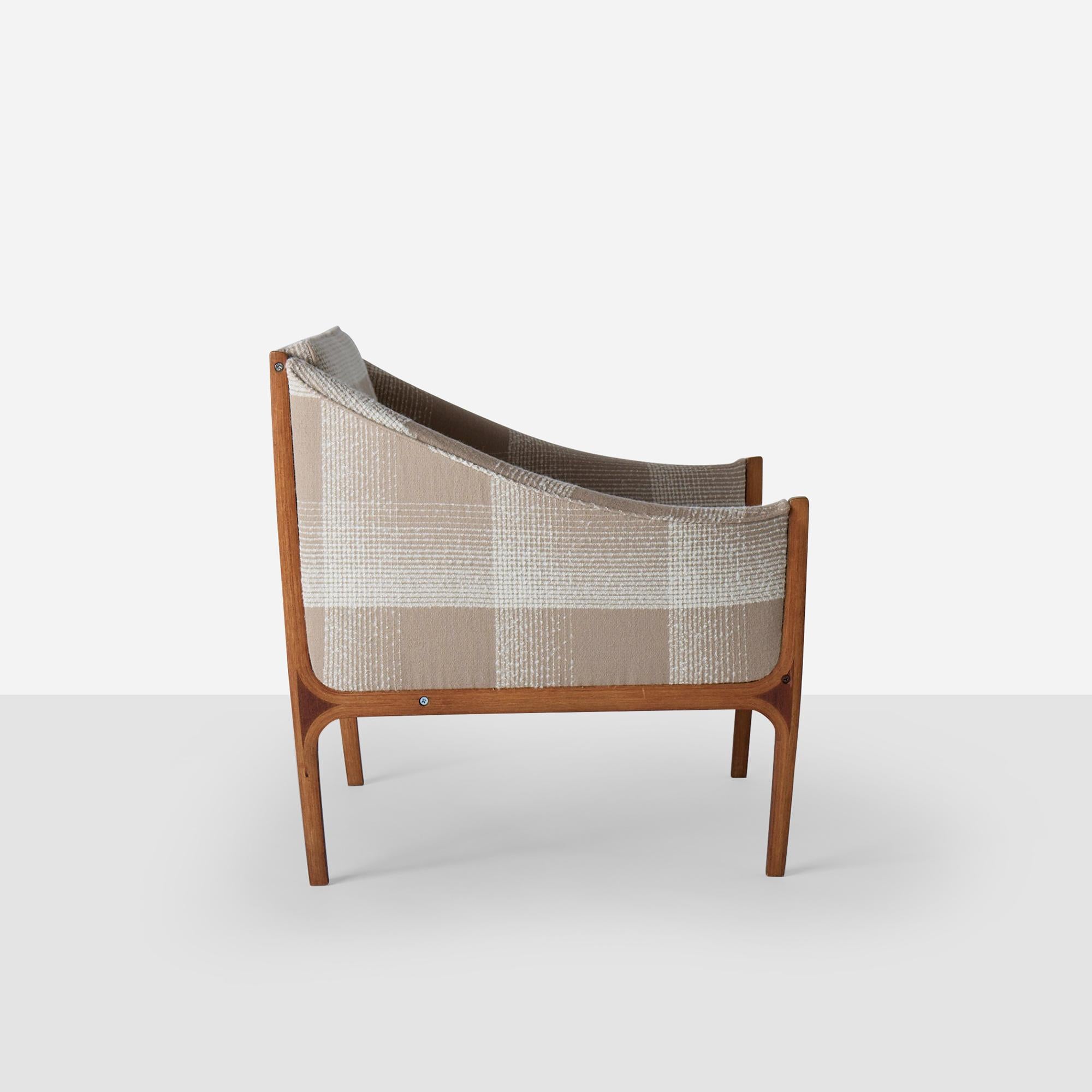 Ein Paar Loungesessel von Junzo Sakakura Architectural Institute (Japanisch) im Angebot