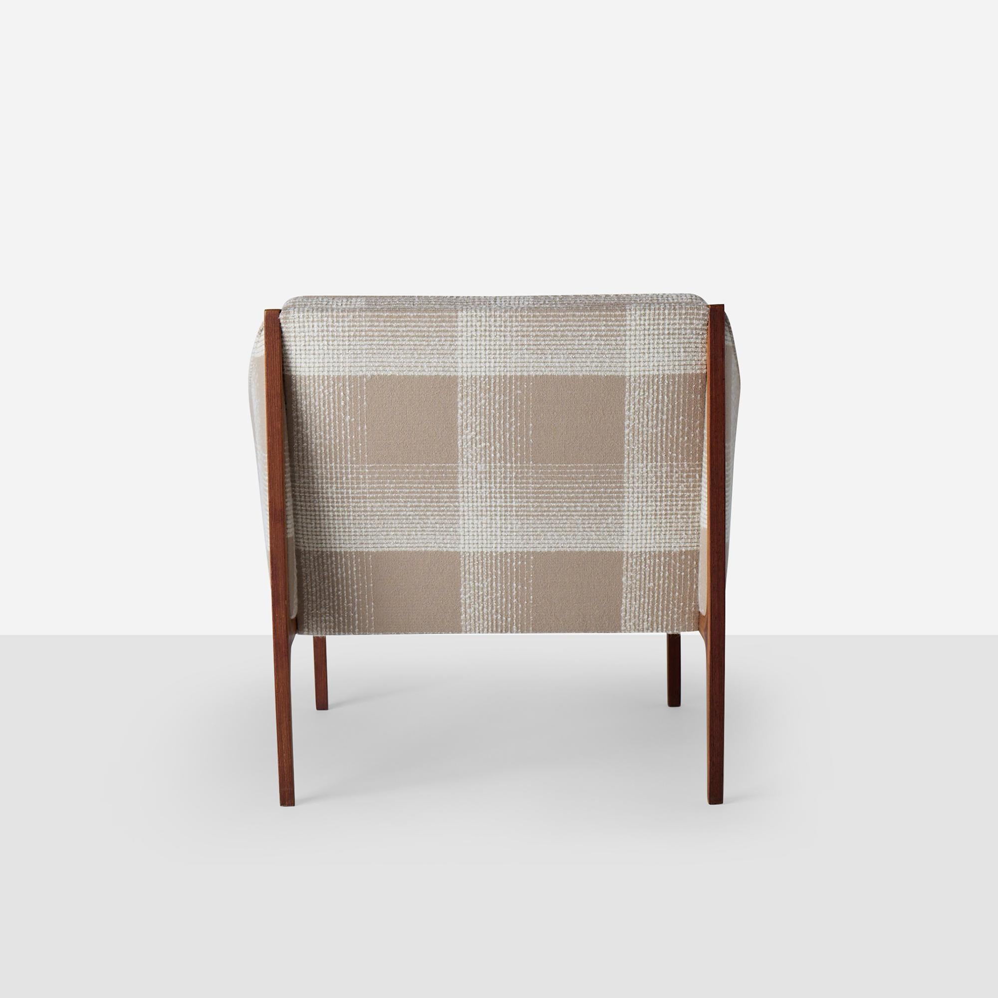 Ein Paar Loungesessel von Junzo Sakakura Architectural Institute (Ende des 20. Jahrhunderts) im Angebot