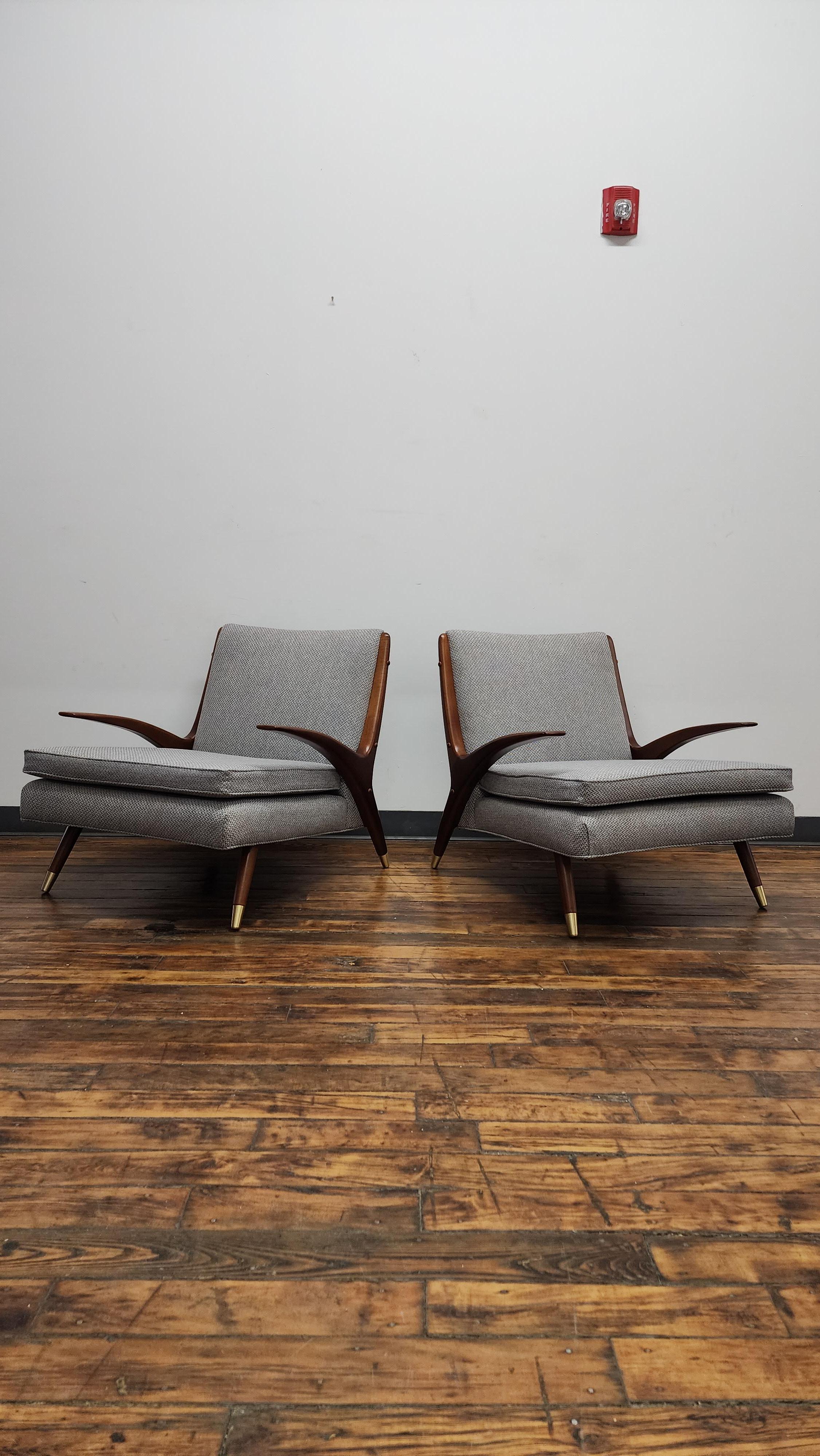 Pair of Lounge Chairs by Karpen of California For Sale 3
