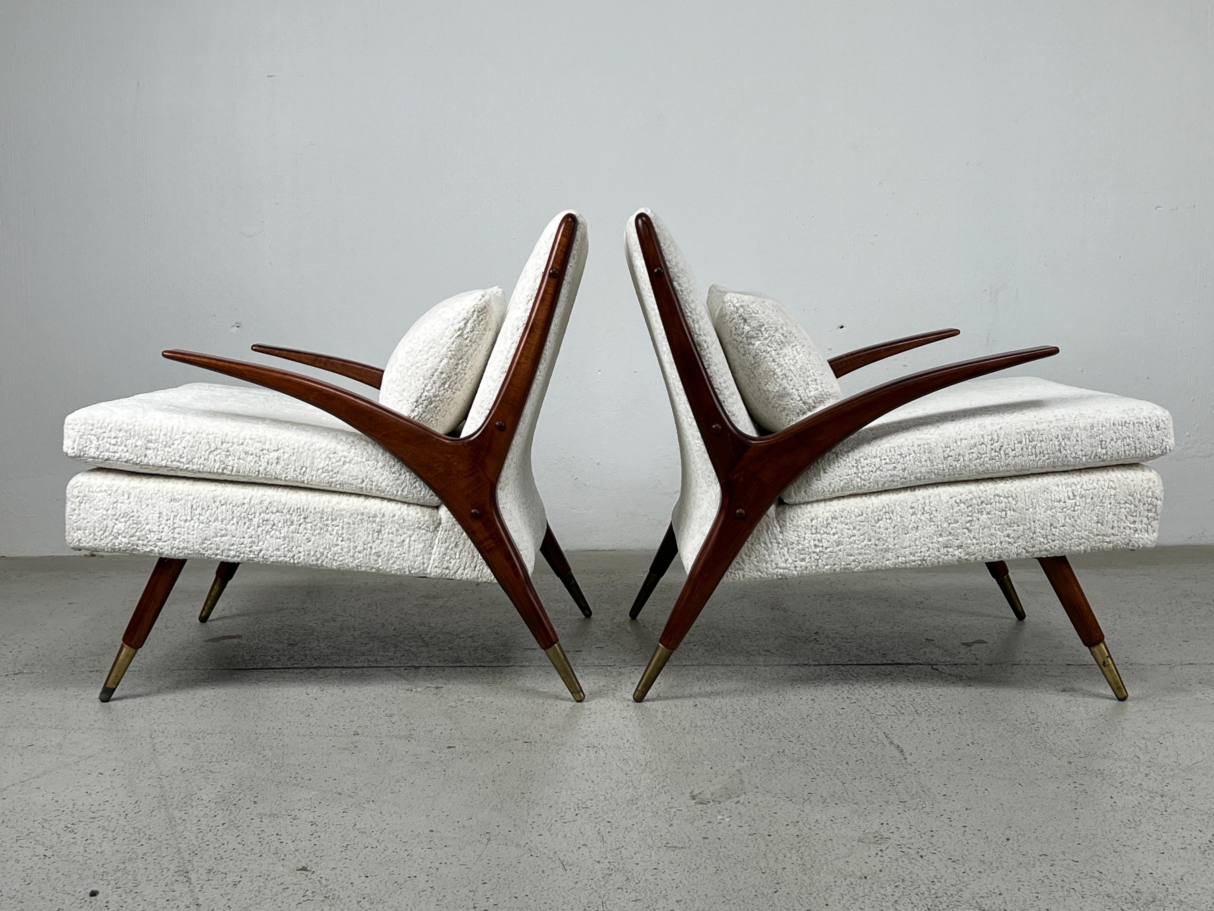 Pair of Lounge Chairs by Karpen of California For Sale 3