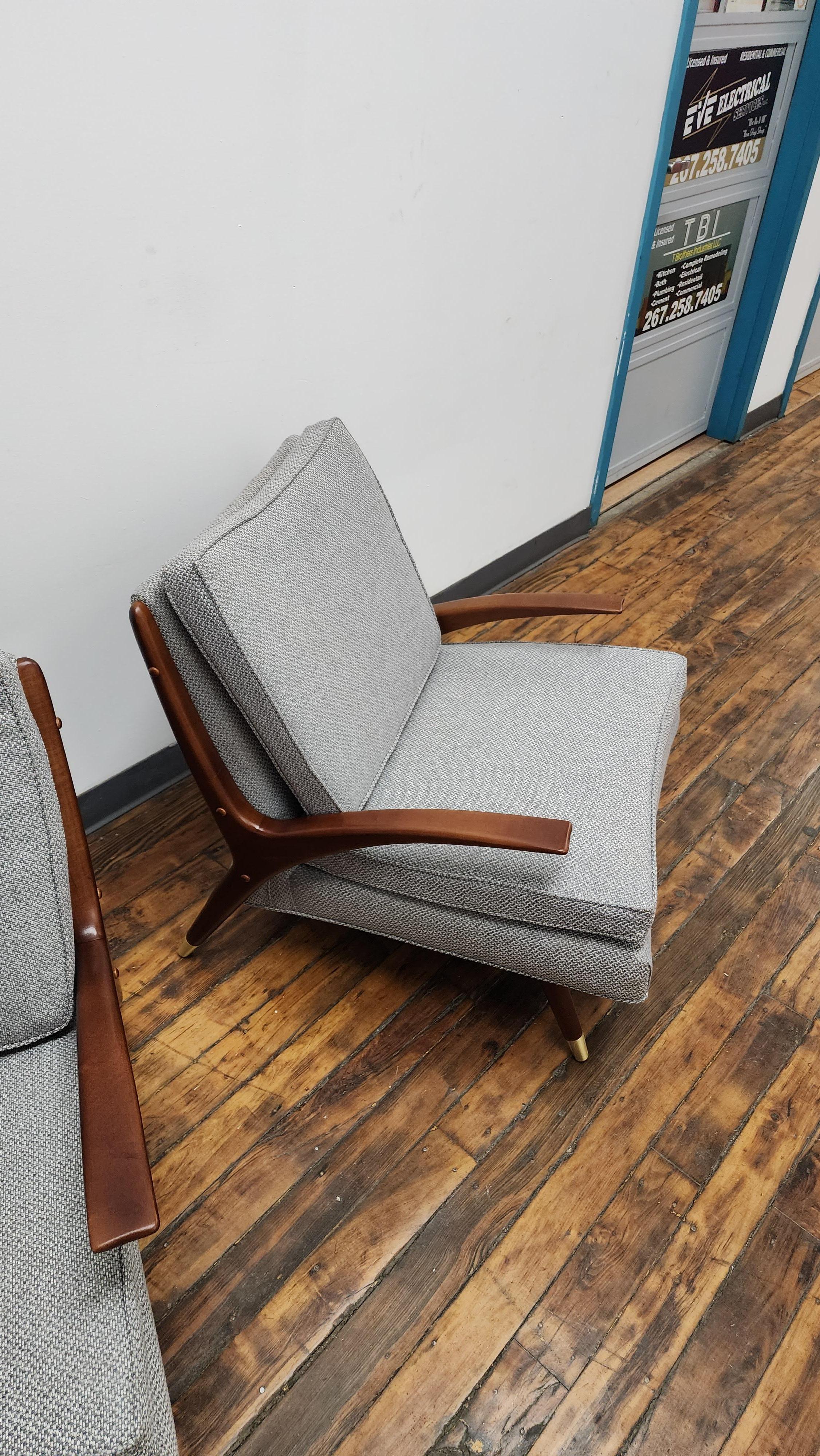 Pair of Lounge Chairs by Karpen of California For Sale 4